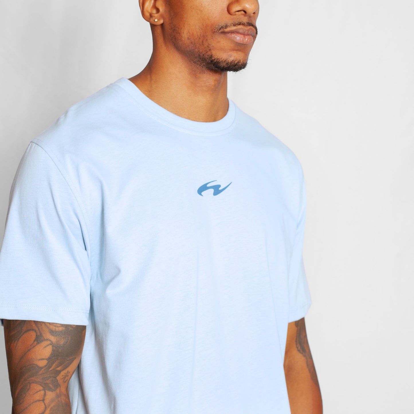 Camiseta Regular Hombre Azul Claro Buds