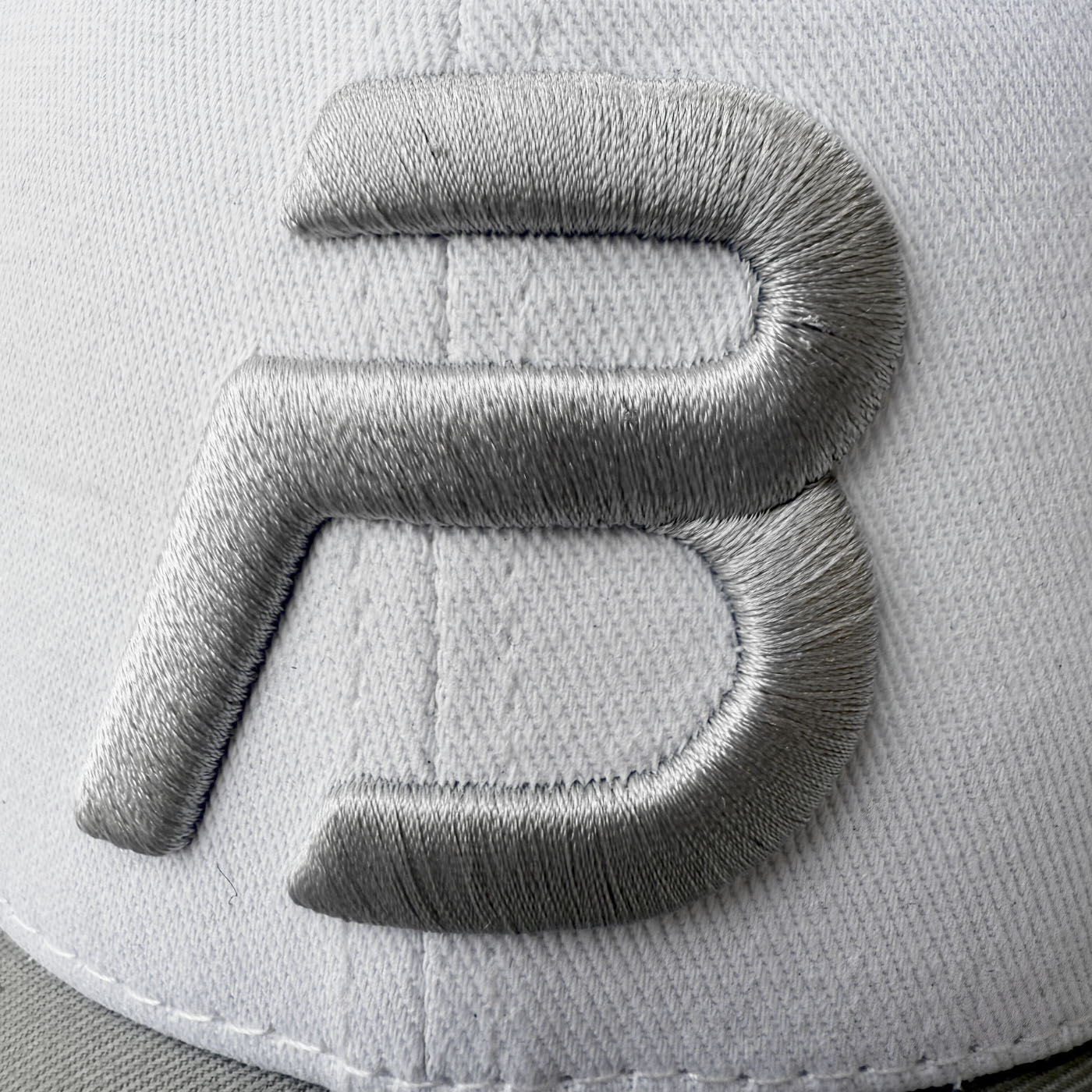 Gorra Blanca con Teja Gris Buds