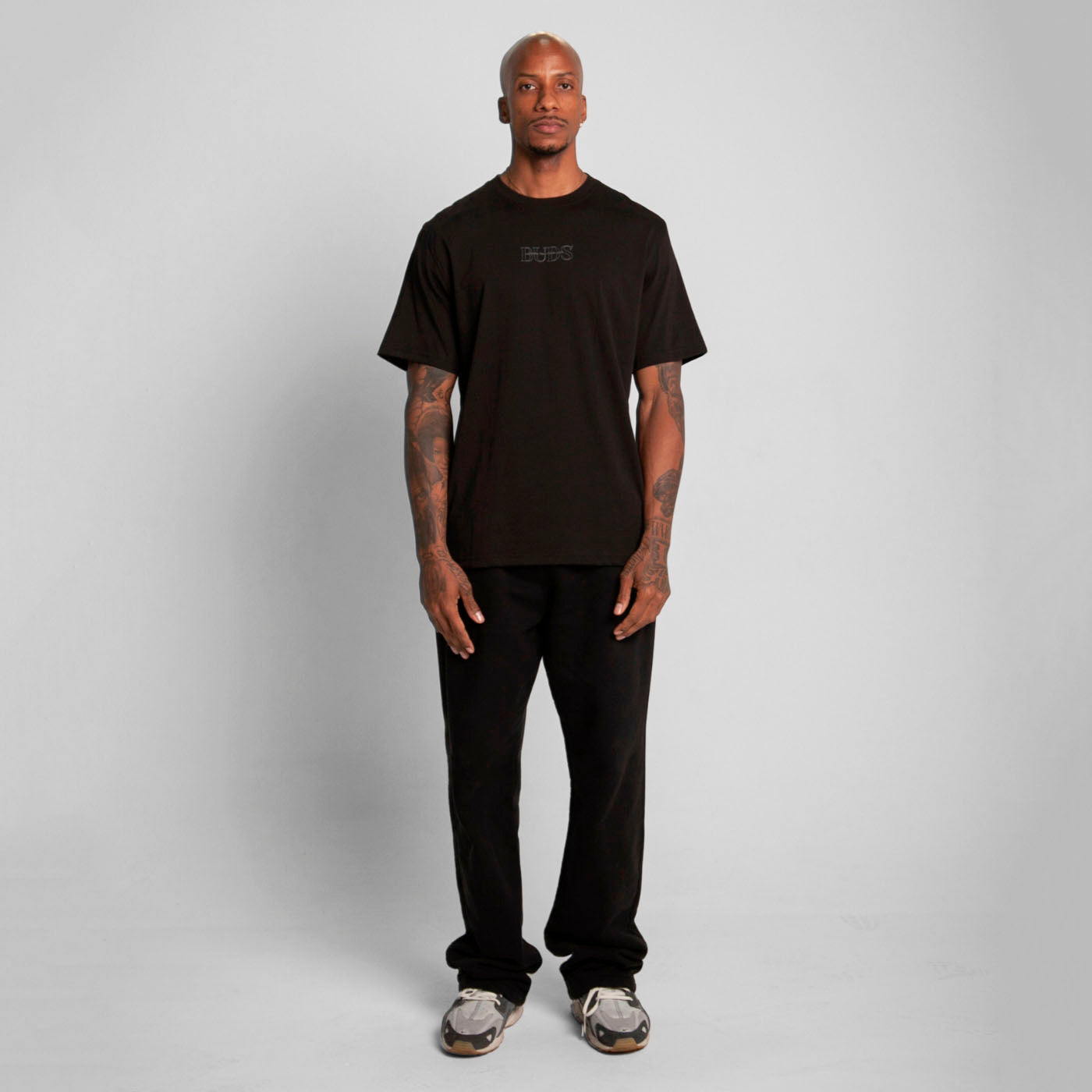 Camiseta Regular Fit Negro Buds