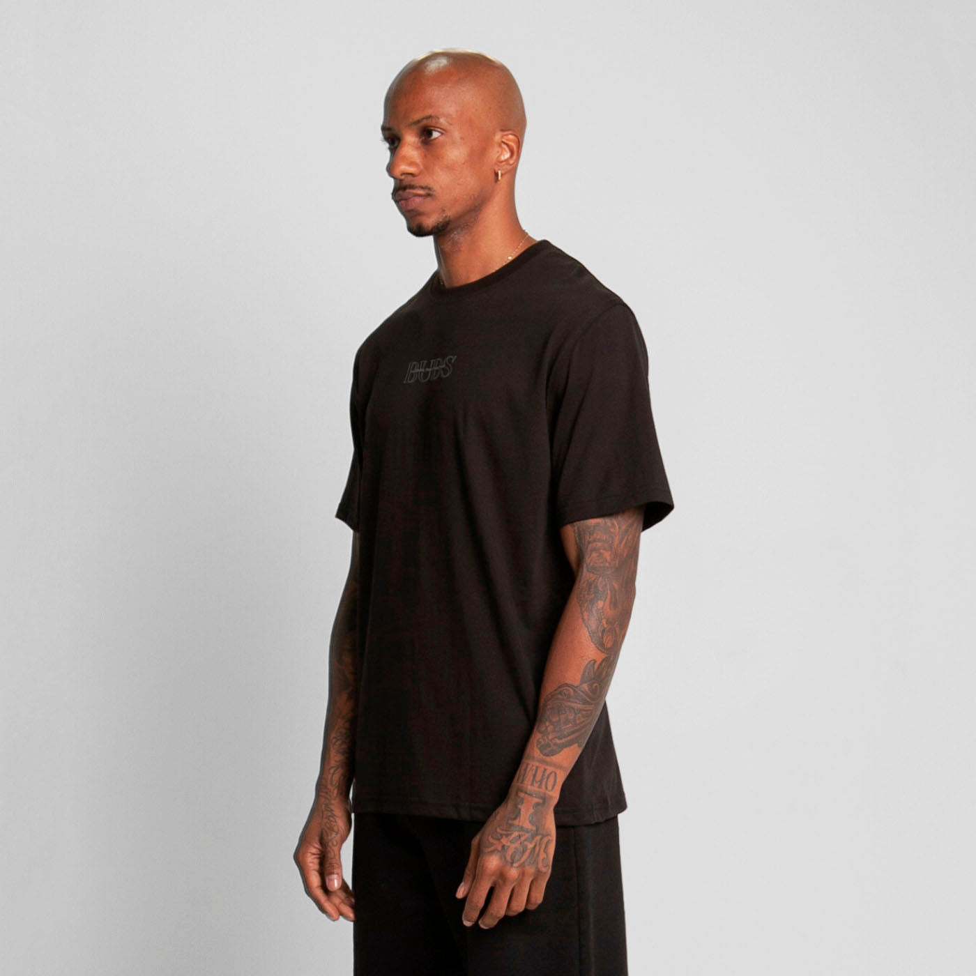 Camiseta Regular Fit Negro Buds