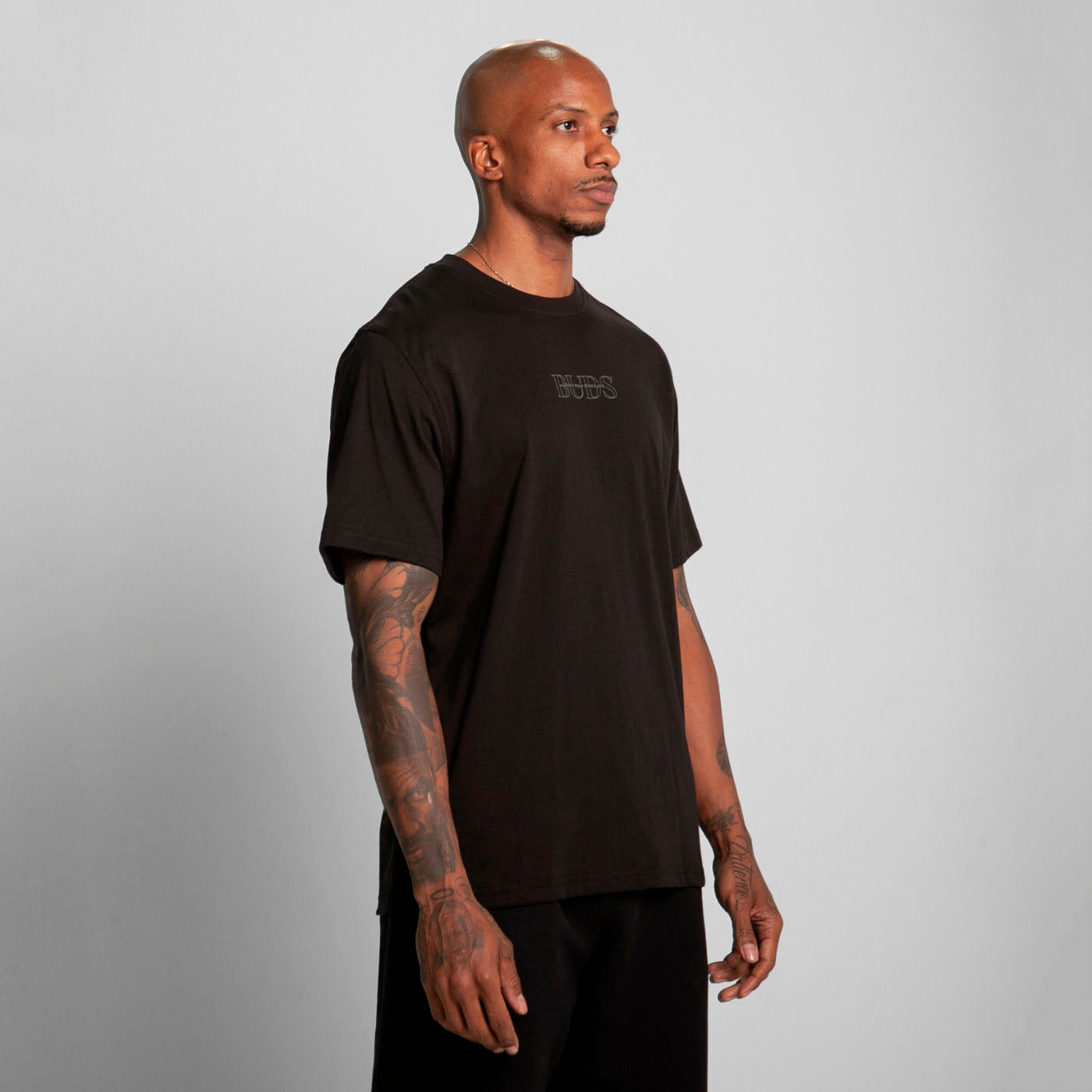 Camiseta Regular Fit Negro Buds