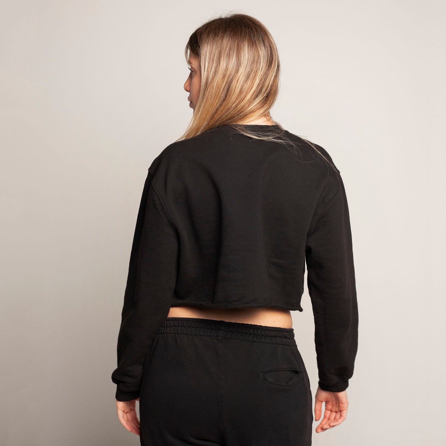Buzo Crop Top Crewneck Negro Tela Alto Gramaje 400G