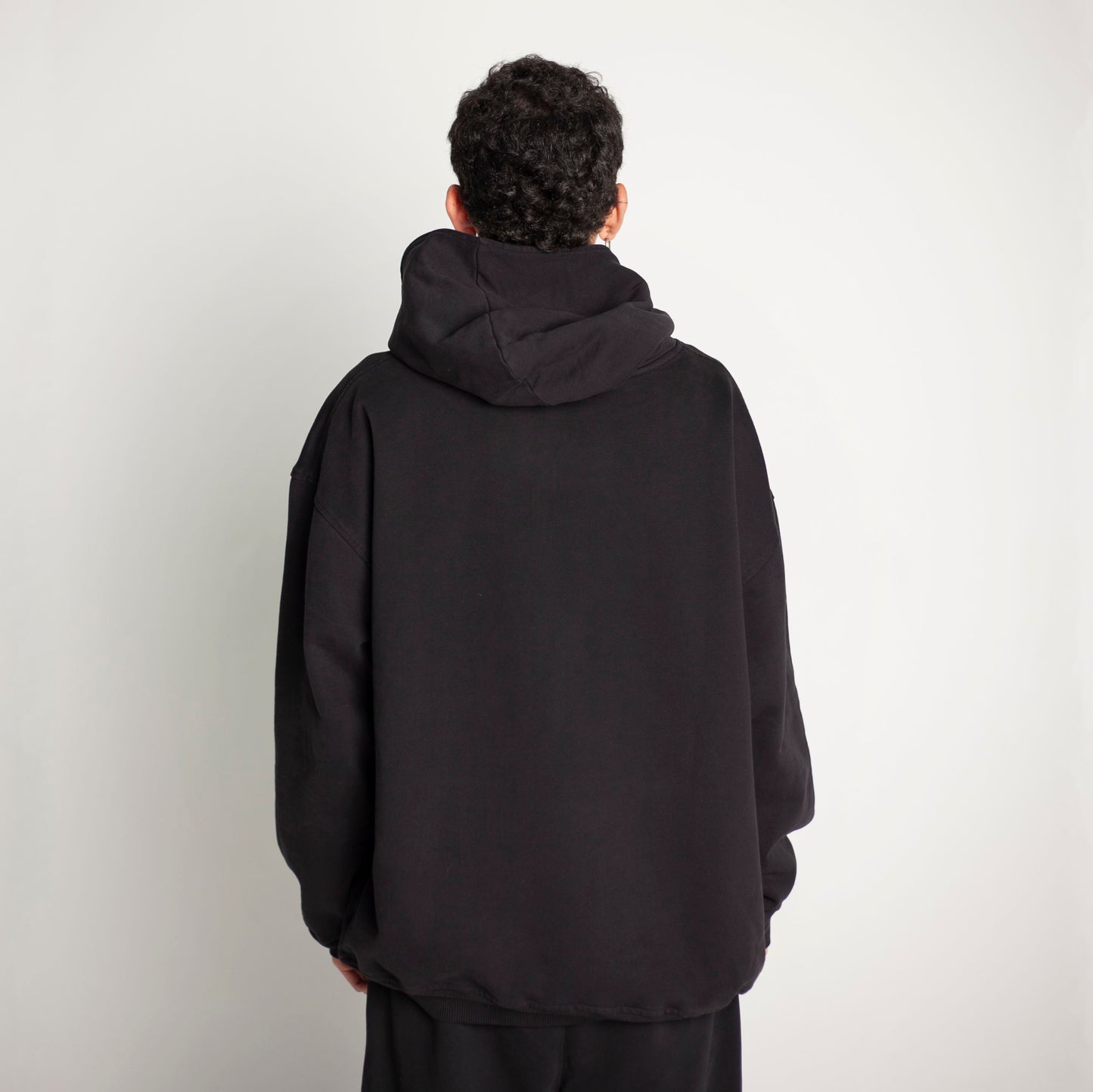 Buzo Hoodie Negro Tela Alto Gramaje 400G