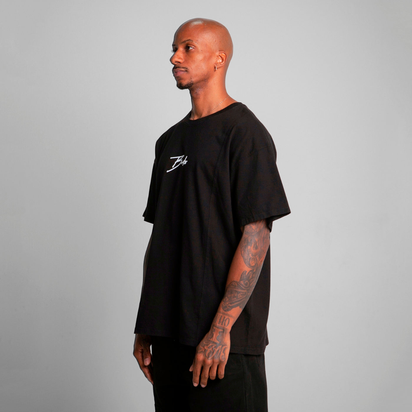Camiseta Oversize Cortes Hombre Negro Alto Gramaje 250G