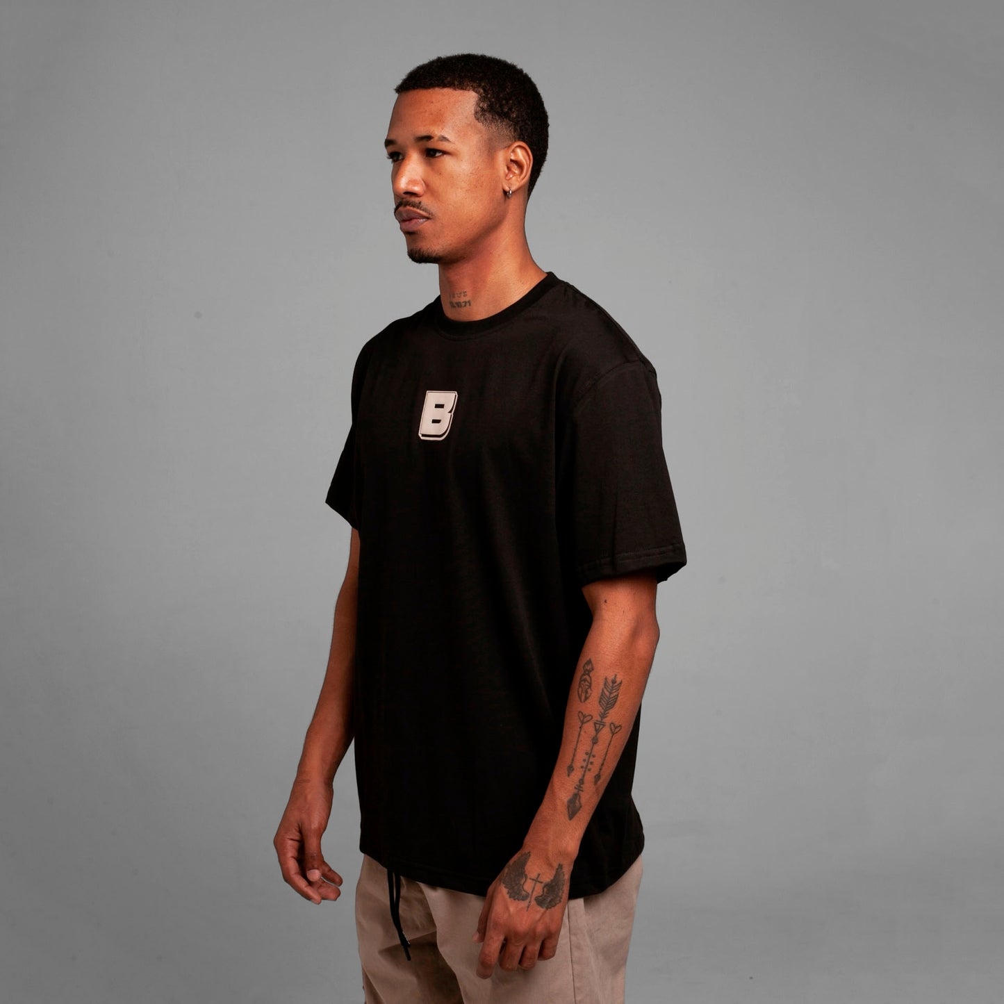 Camiseta Regular Fit Negra Buds