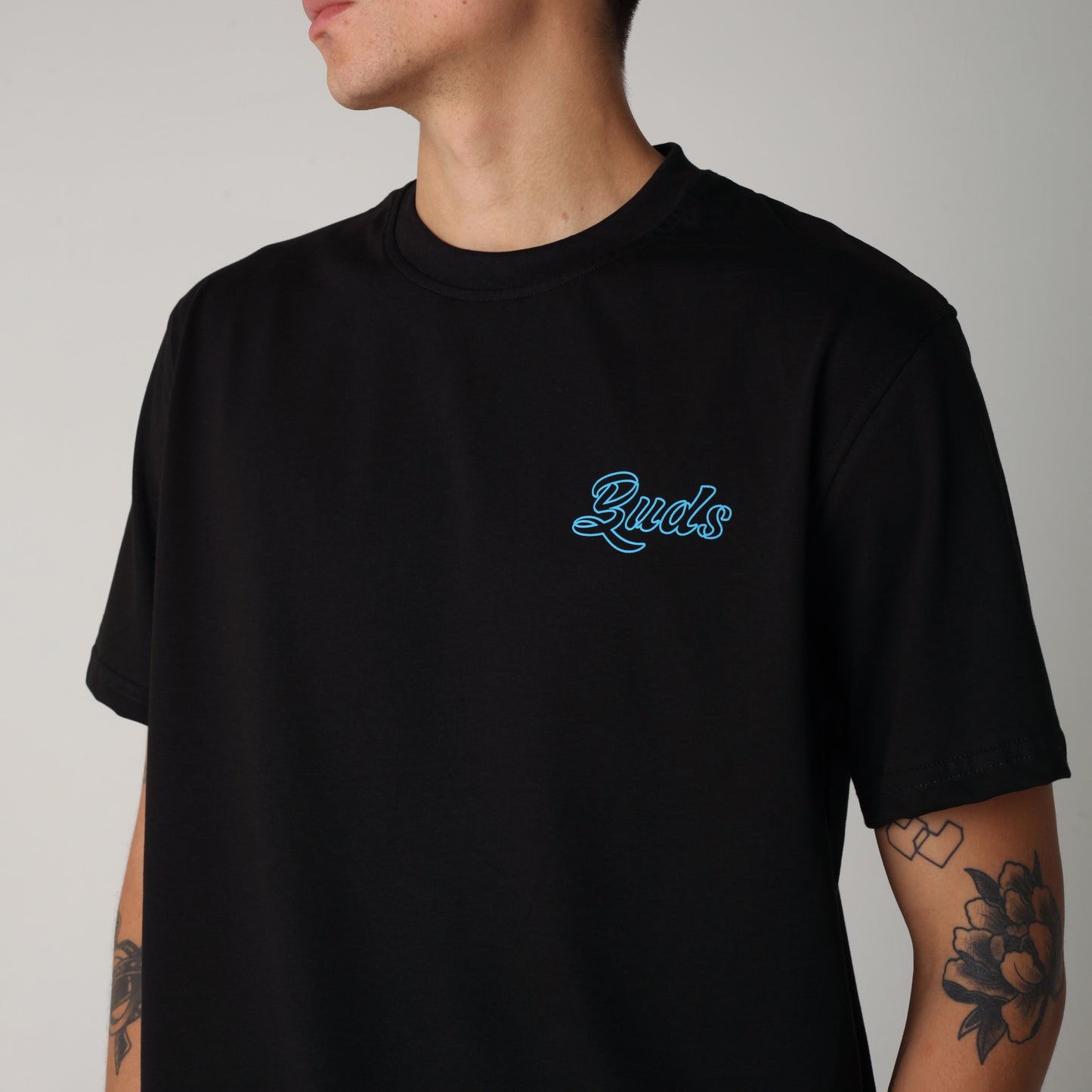 Camiseta Regular Fit Negra Buds