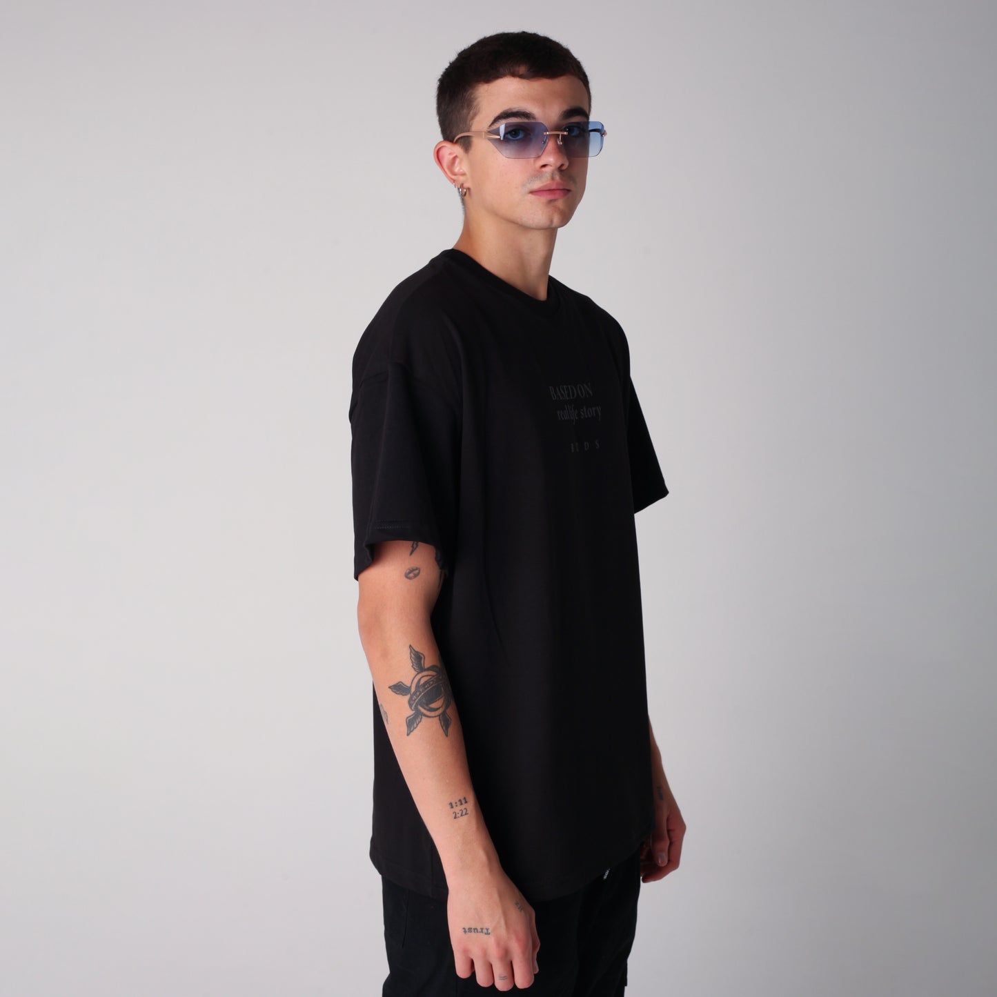 Camiseta Semi Oversize Hombre Negra Alto Gramaje 250G