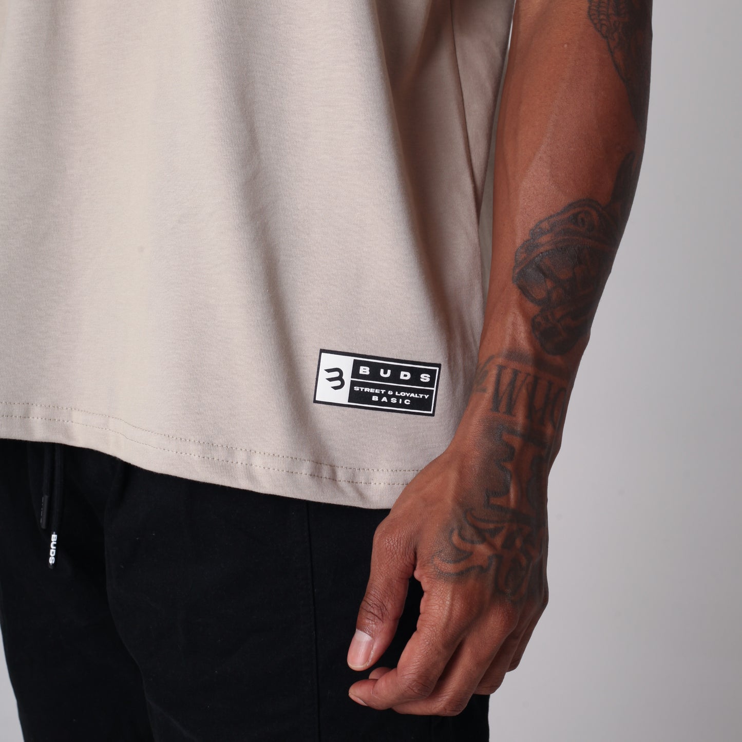 Camiseta Básica Semi Oversize Hombre Beige Alto Gramaje 250G