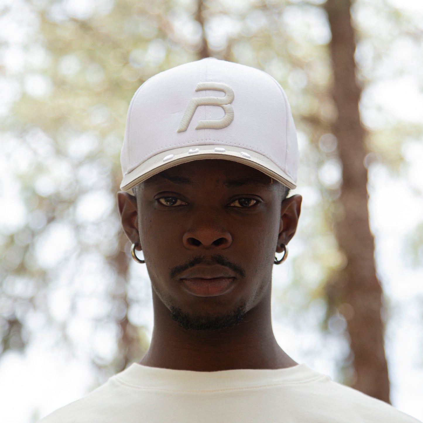 Gorra Blanca con Teja Gris Buds