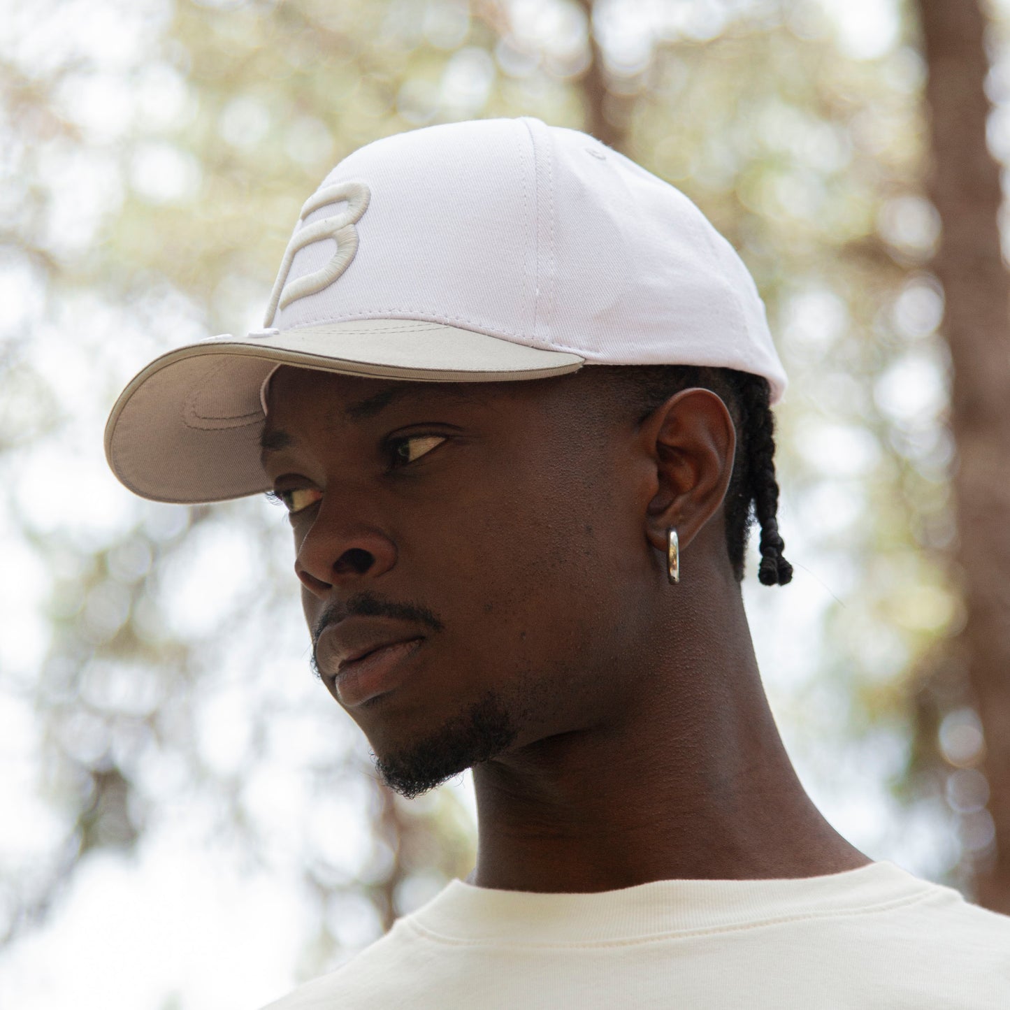 Gorra Blanca con Teja Gris Buds