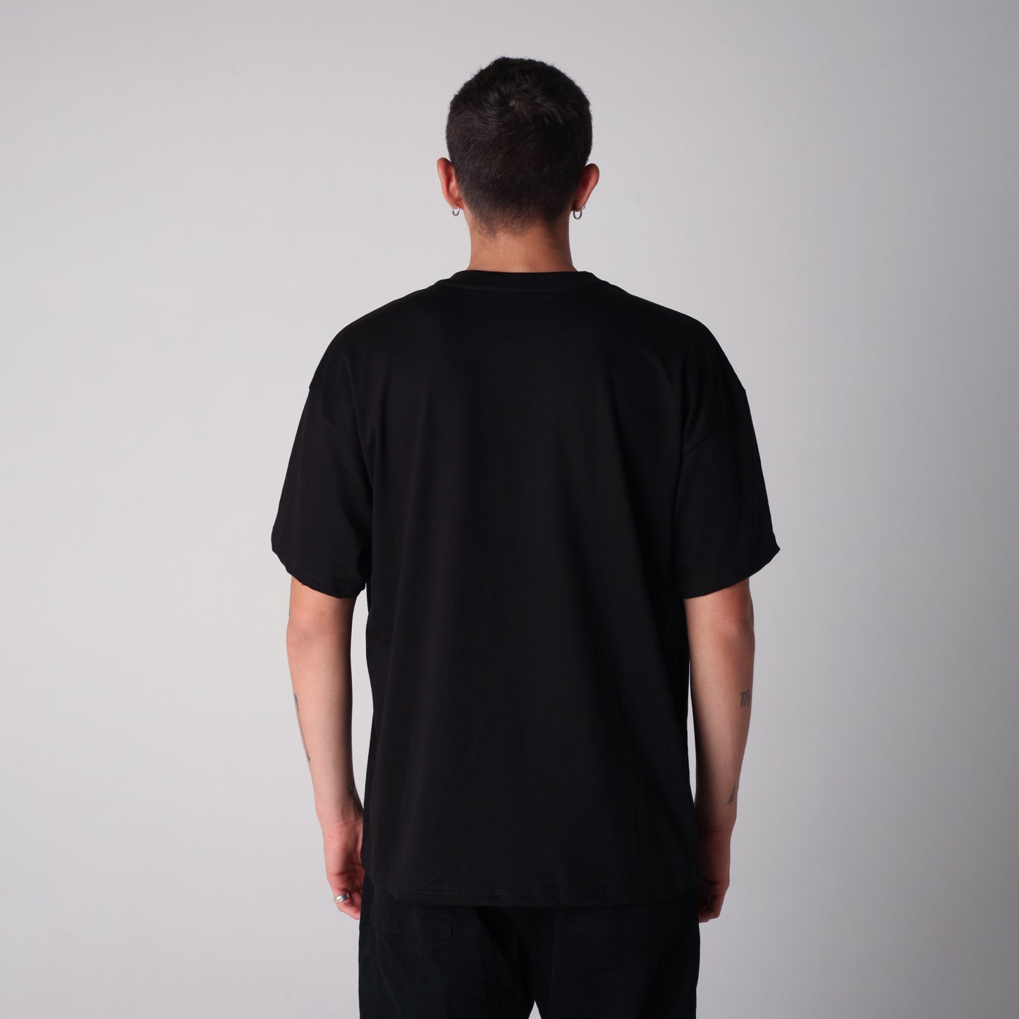 Camiseta Semi Oversize Hombre Negra Alto Gramaje 250G