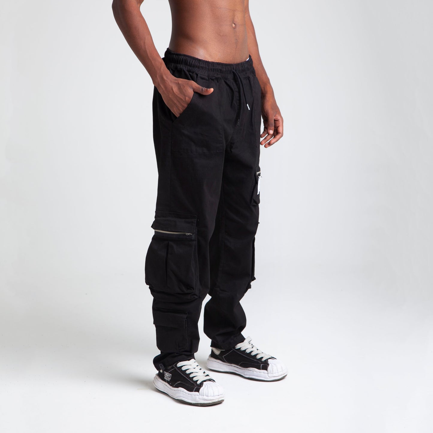 Pantalón Cargo Bota Recta Negro Buds