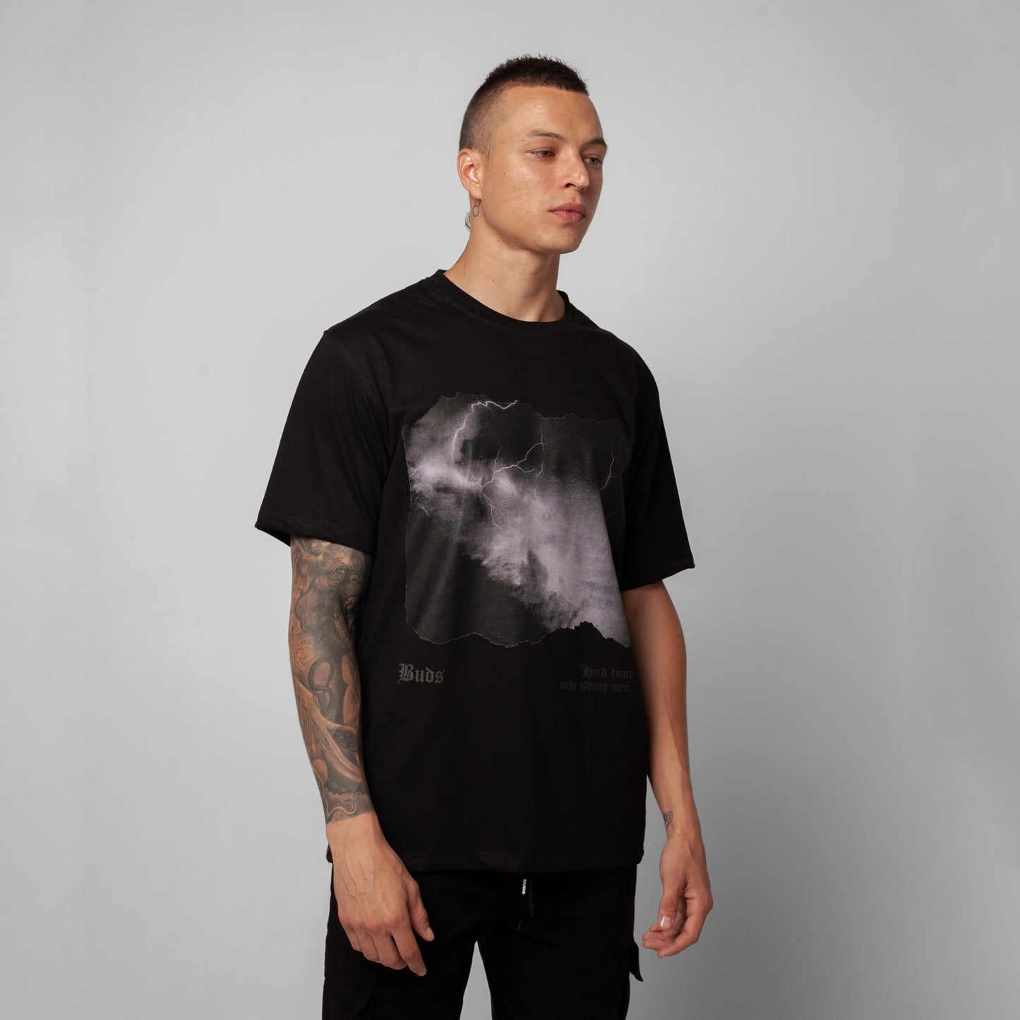 Camiseta Regular Hombre Negra Buds