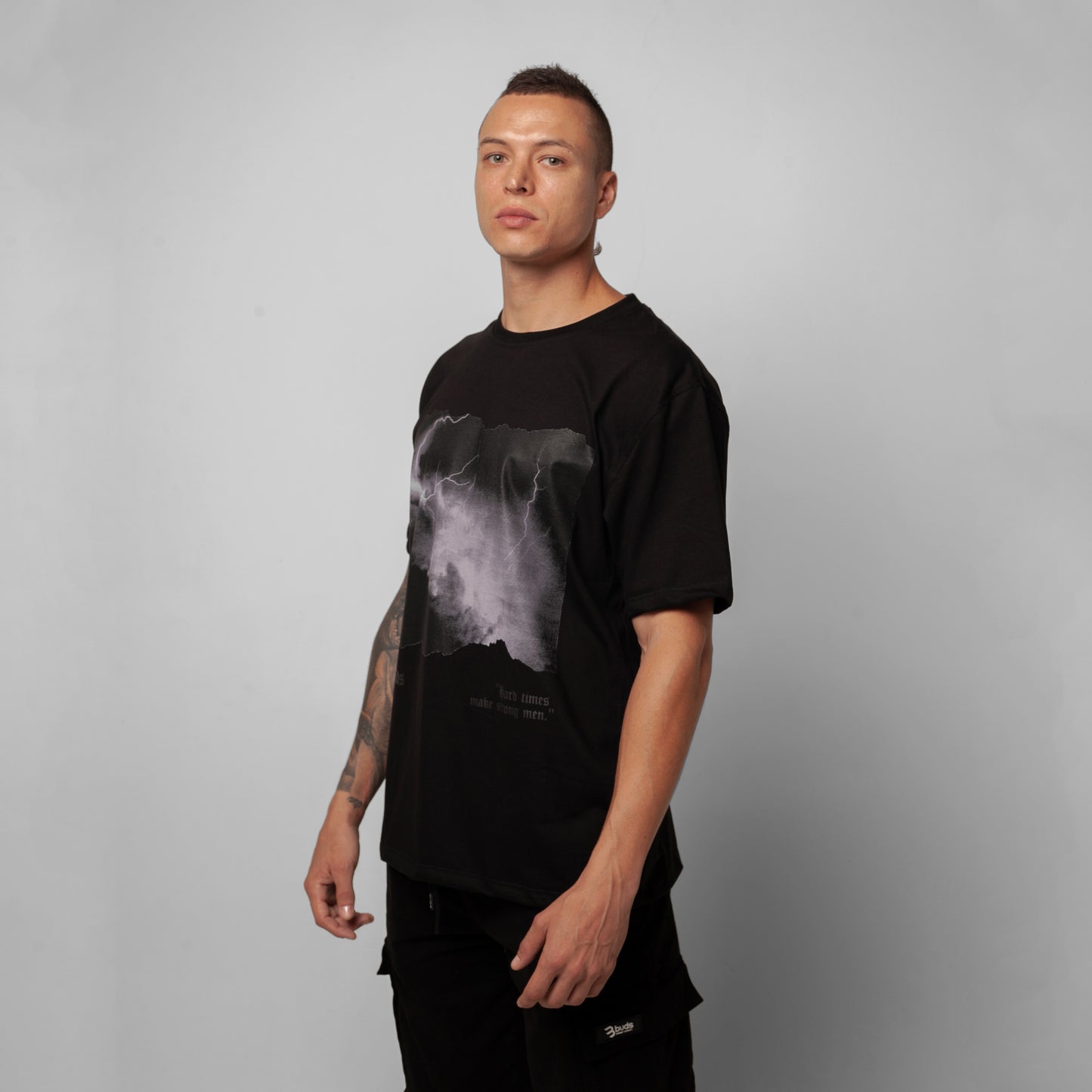 Camiseta Regular Hombre Negra Buds