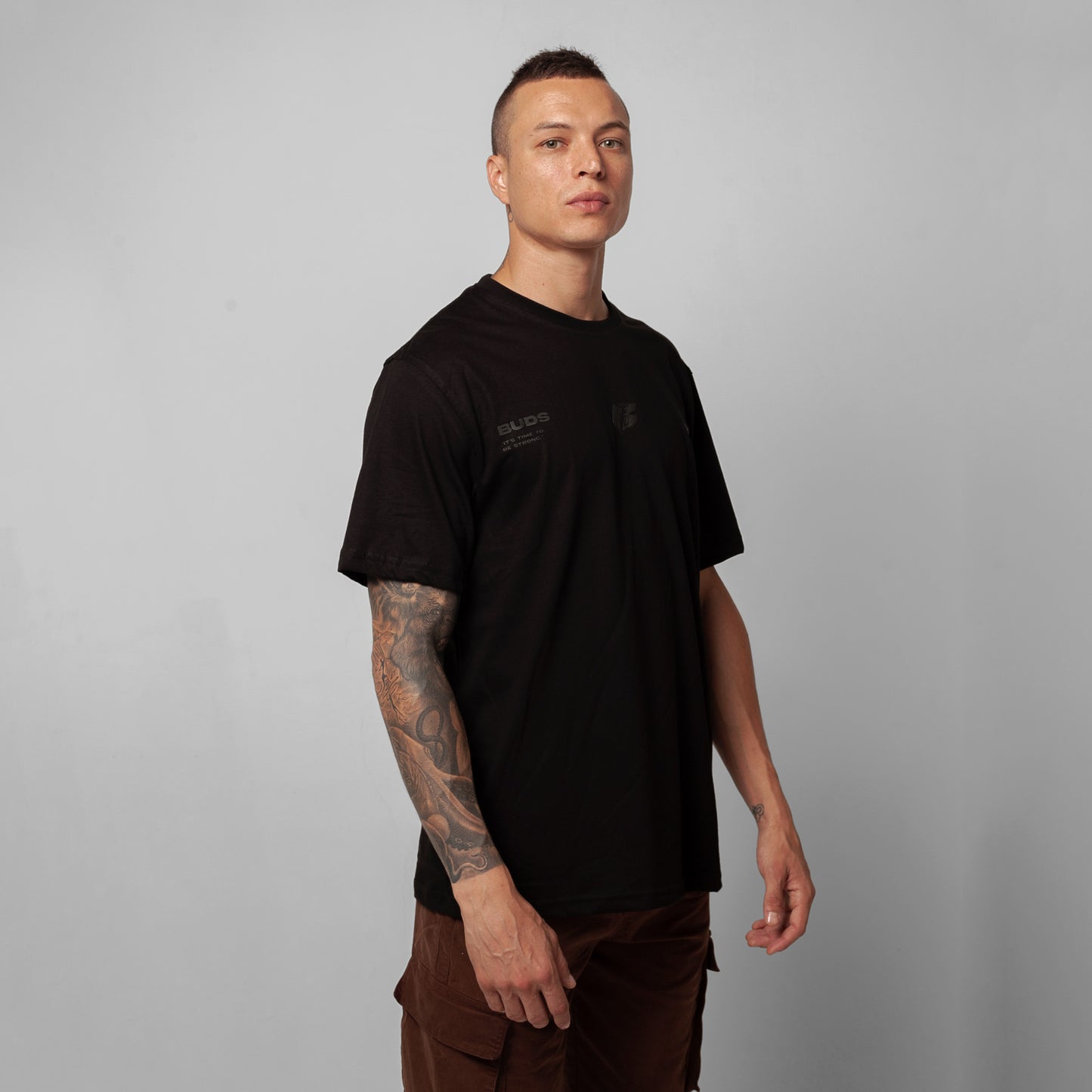Camiseta Regular Hombre Negra Buds