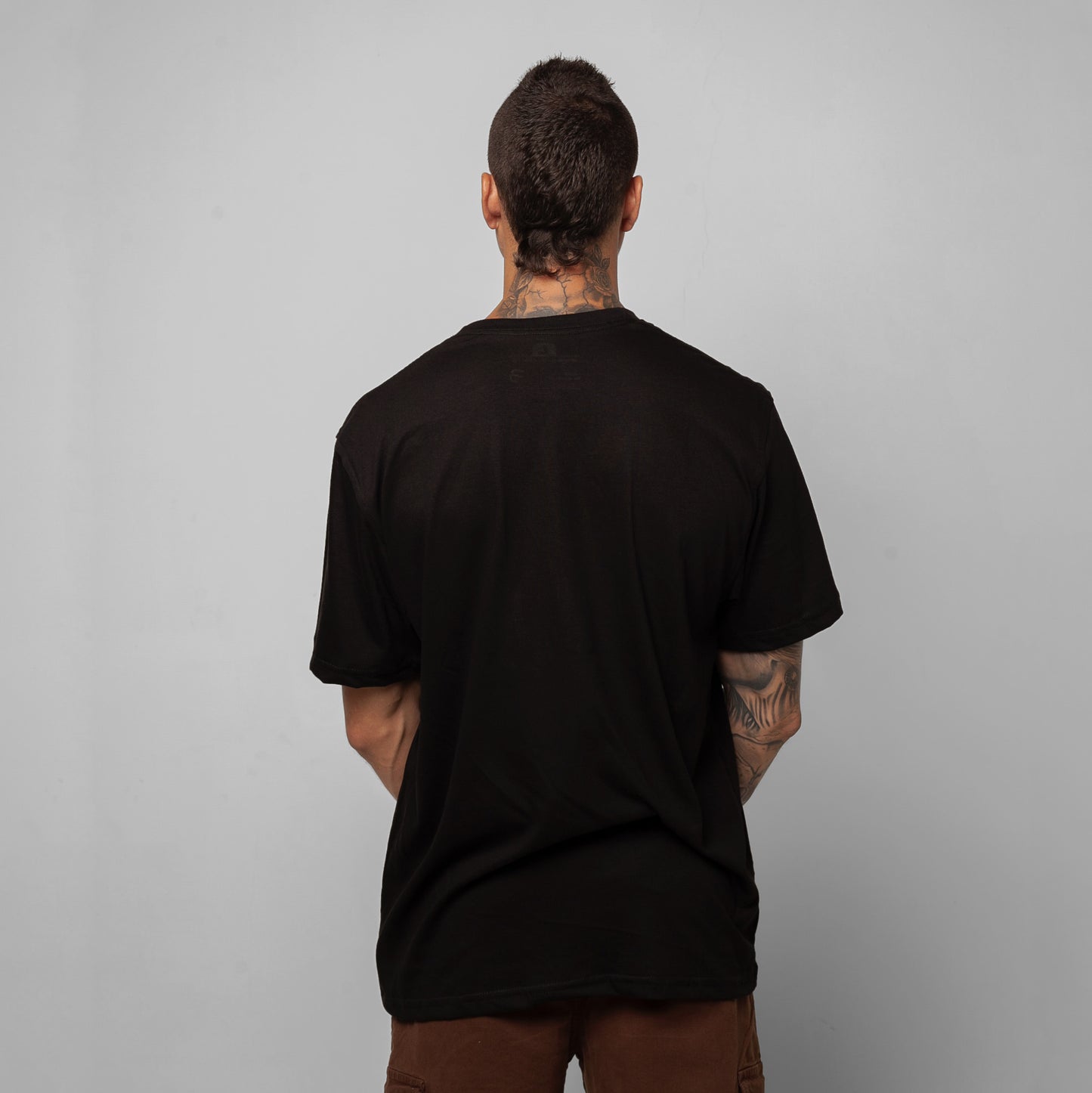 Camiseta Regular Hombre Negra Buds