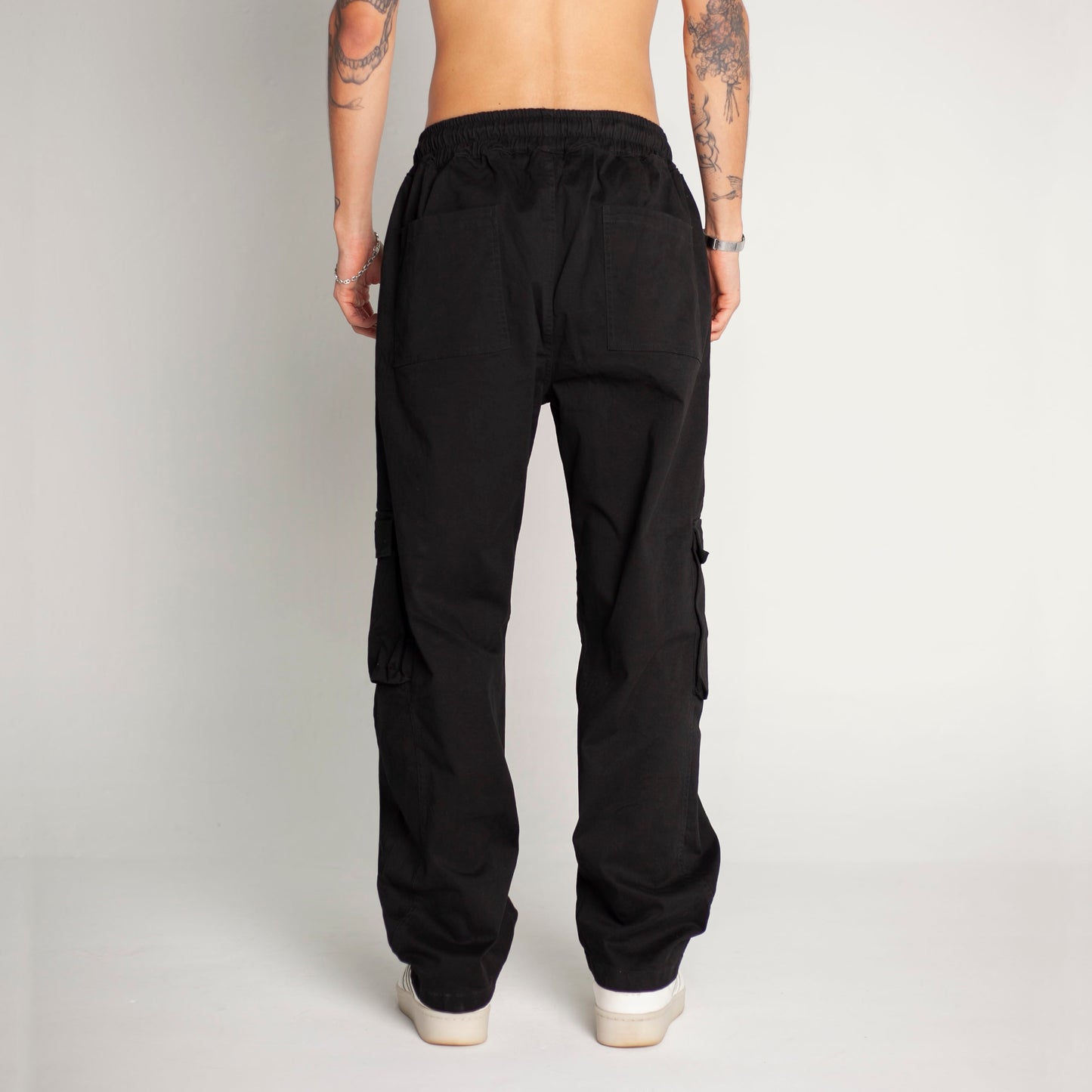 Pantalón Cargo Bota Recta Negro Buds