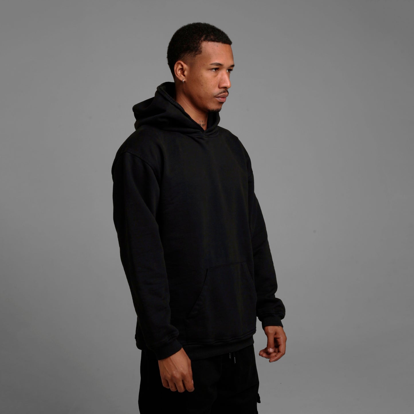Buzo Hoodie Negro Tela Alto Gramaje 385 G