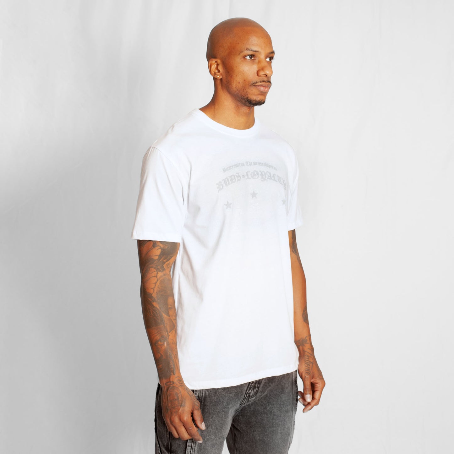 Camiseta Regular Hombre Blanca Buds