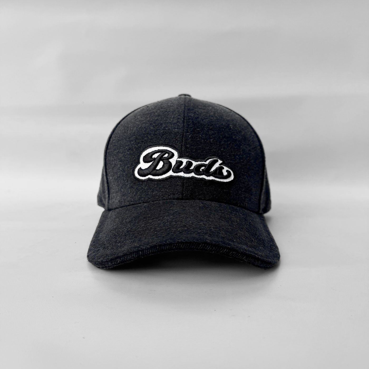 Gorra Negra Bordada Buds