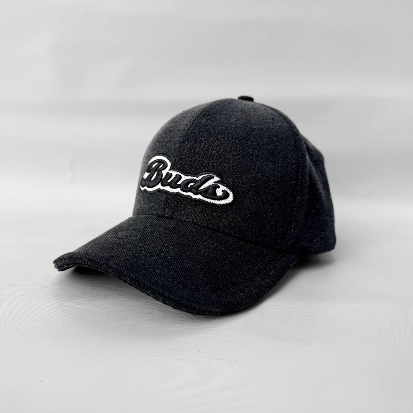 Gorra Negra Bordada Buds