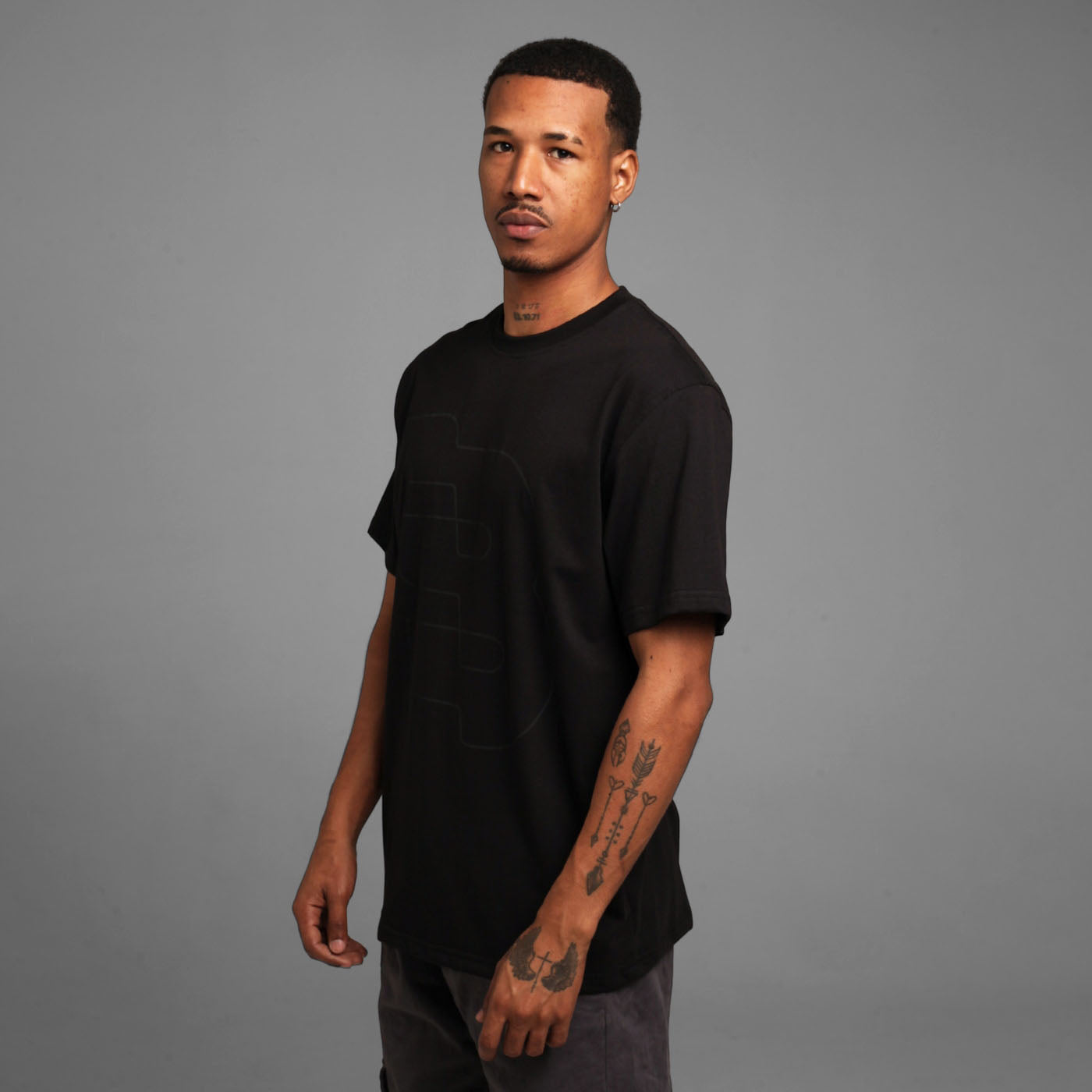 Camiseta Regular Fit Negra Buds