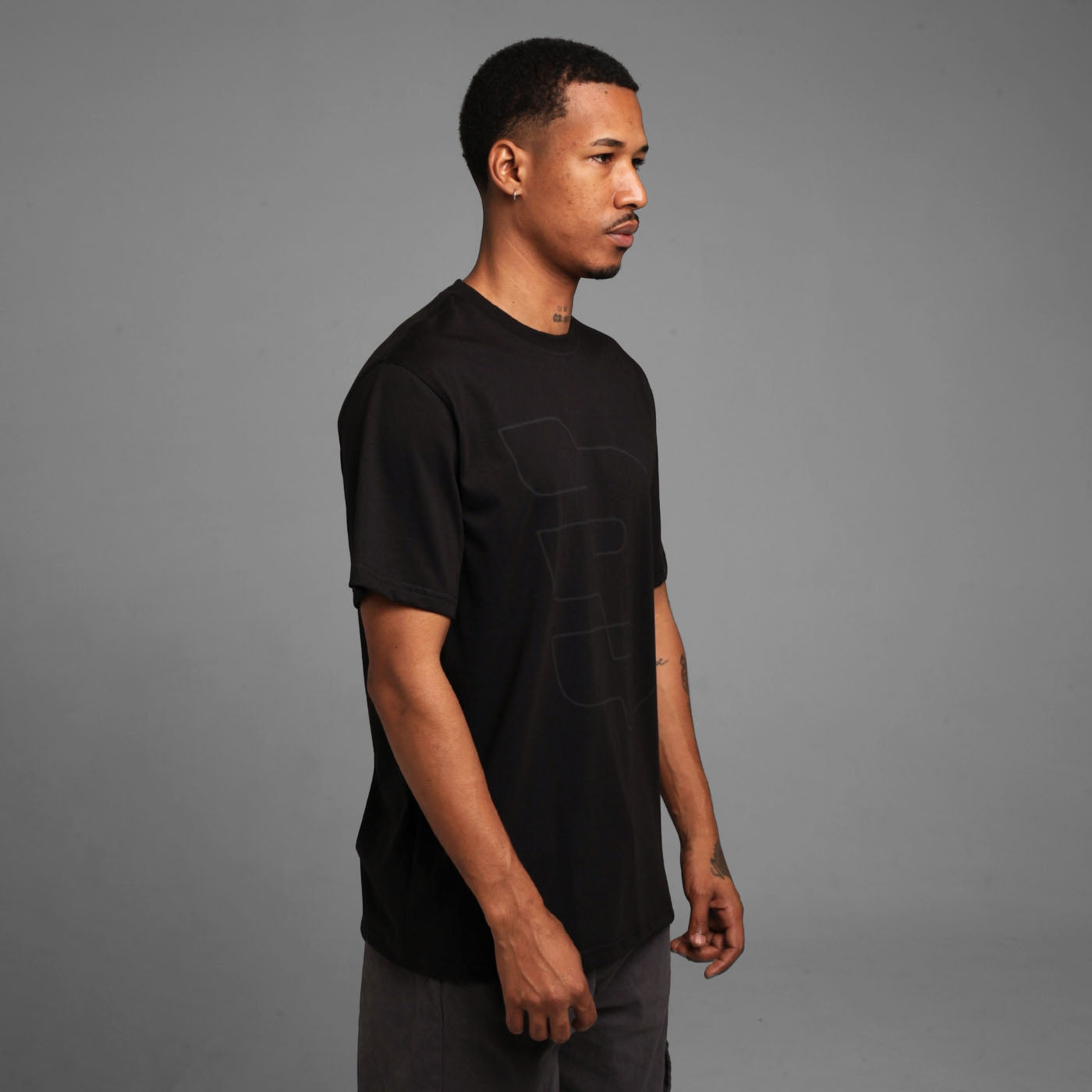 Camiseta Regular Fit Negra Buds