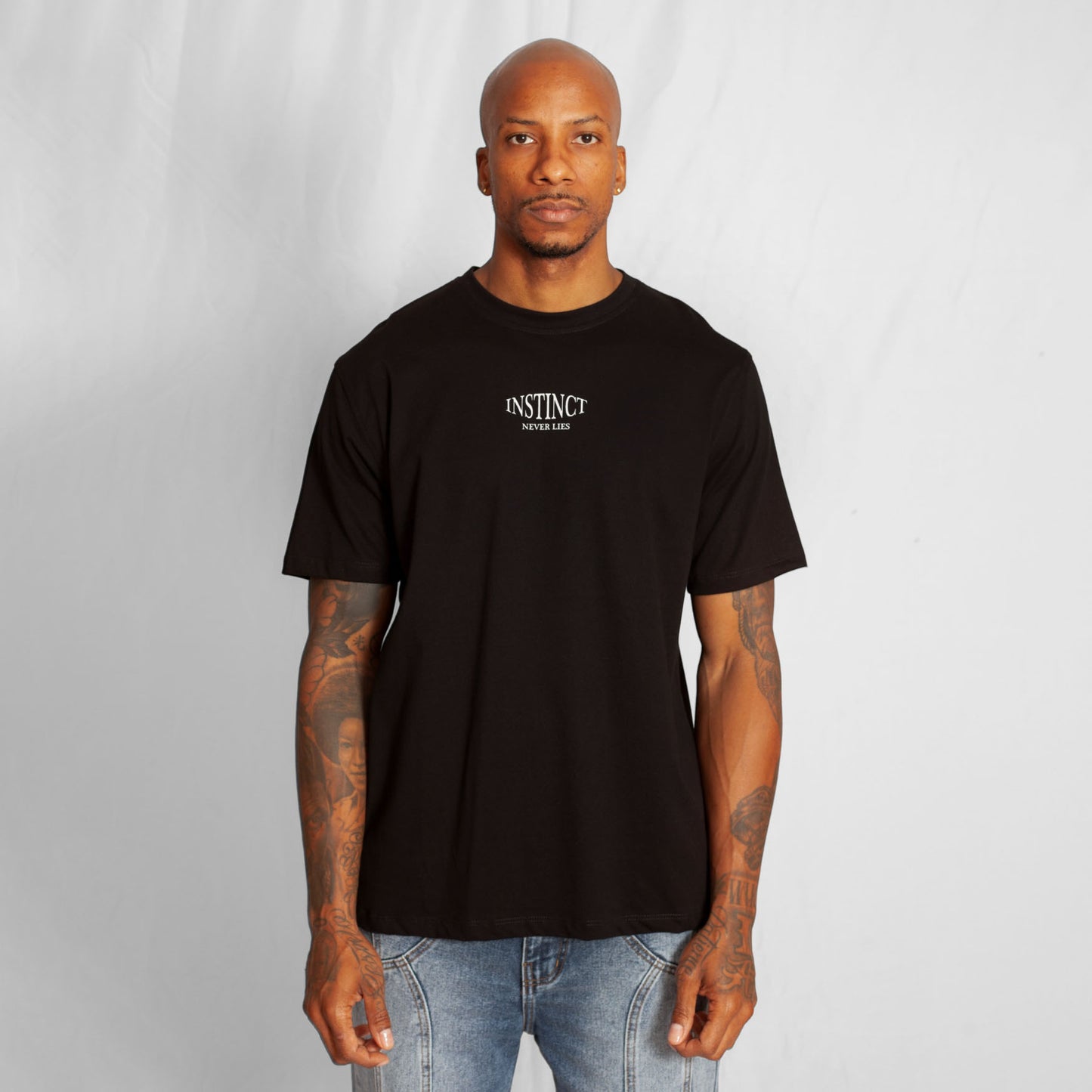 Camiseta Regular Hombre Negra Buds