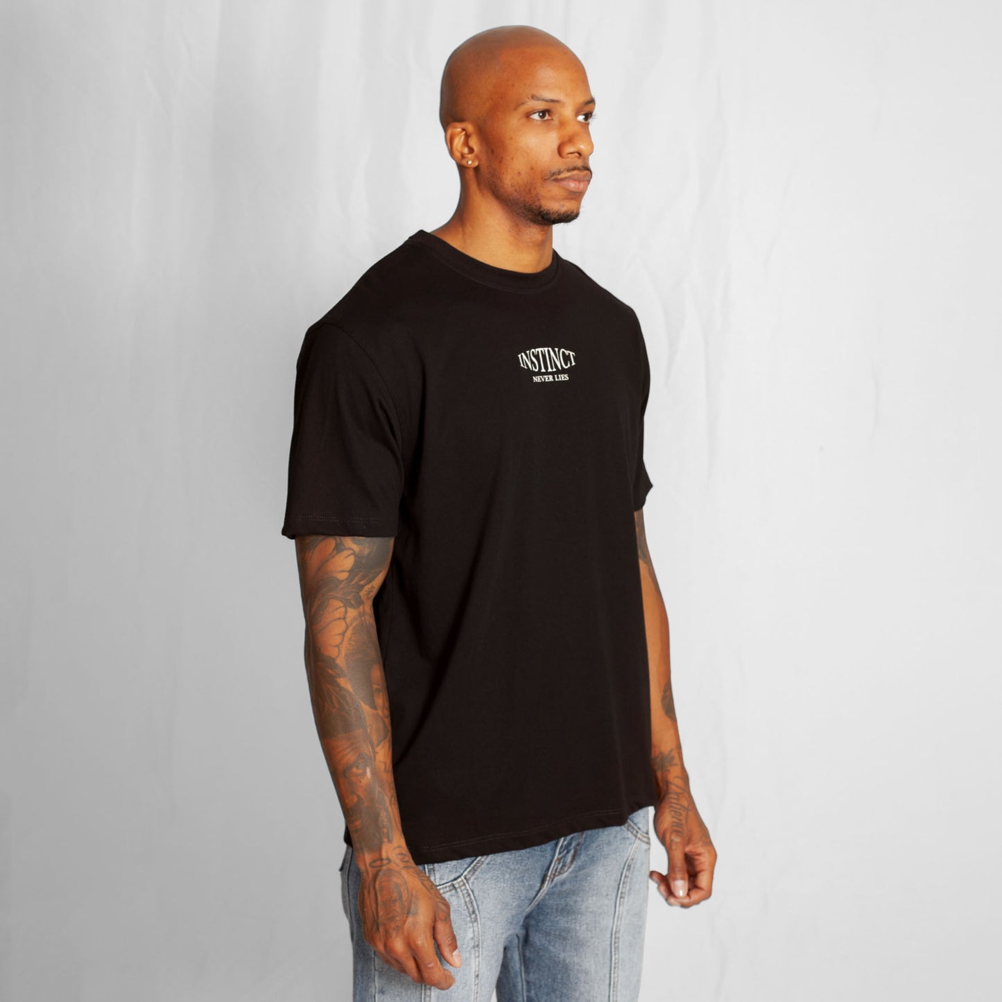 Camiseta Regular Hombre Negra Buds