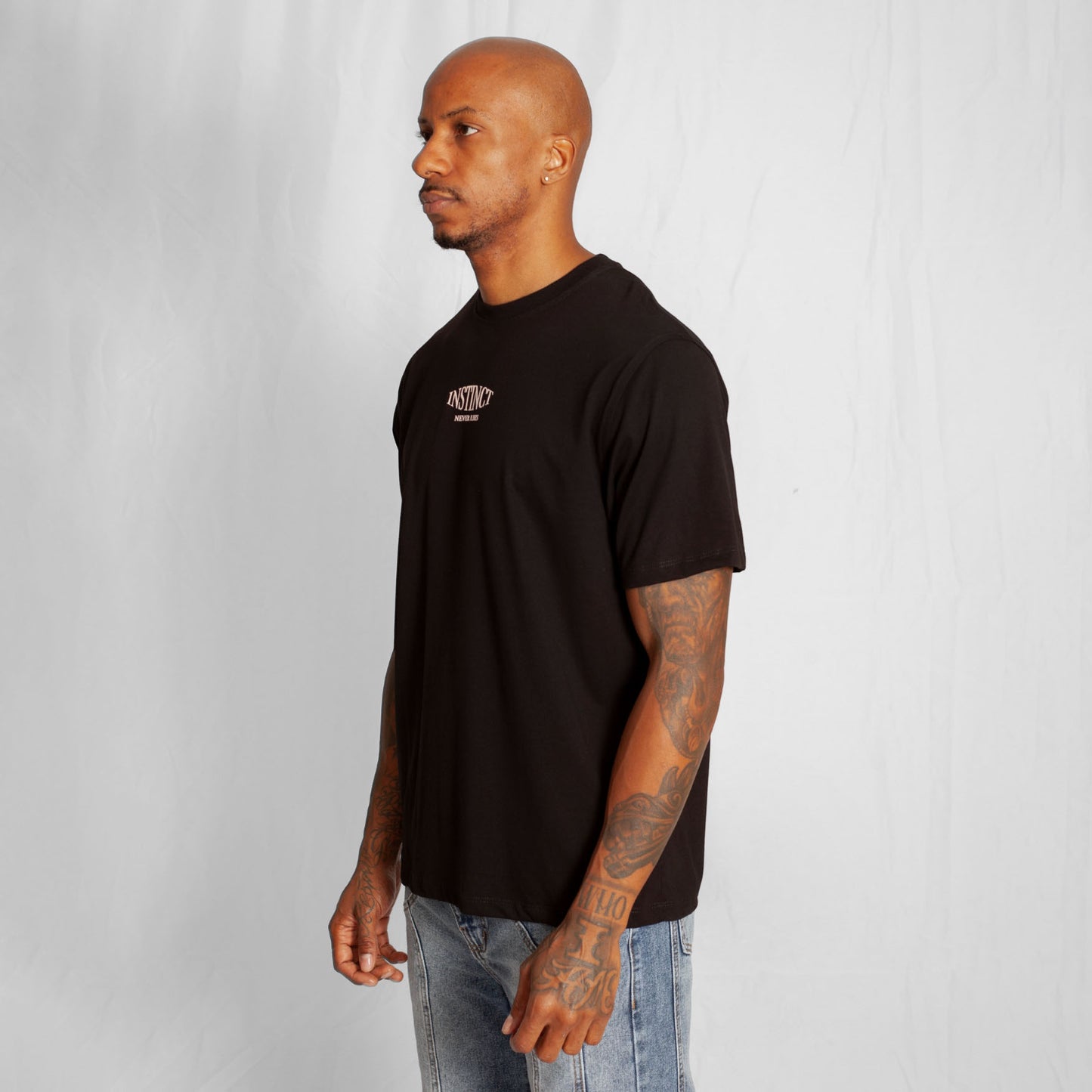 Camiseta Regular Hombre Negra Buds