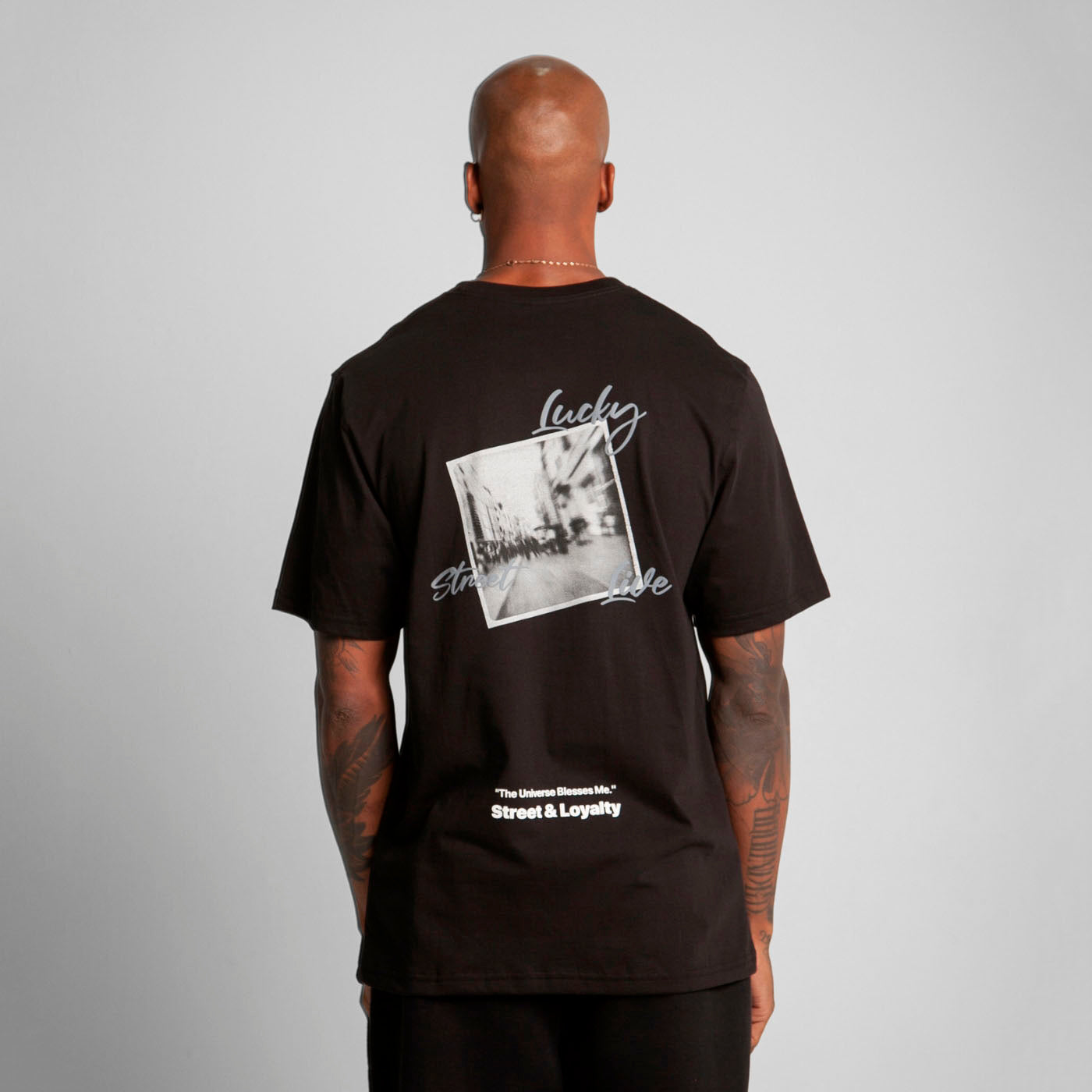 Camiseta Regular Fit Negra Buds
