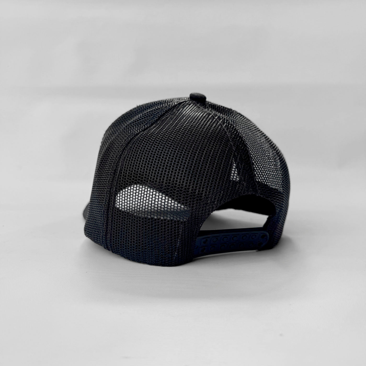 Gorra Negra Malla Marquilla Buds