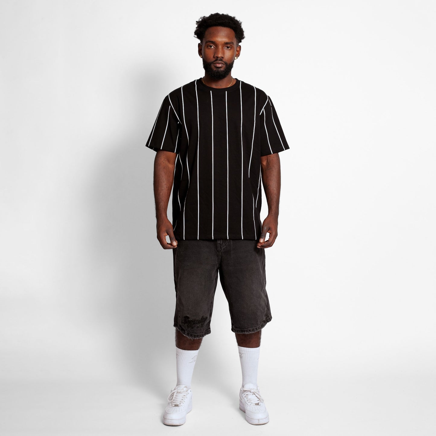 Camiseta Regular Hombre Negra Líneas Buds