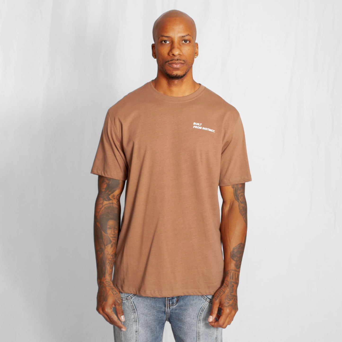Camiseta Regular Hombre Café Buds