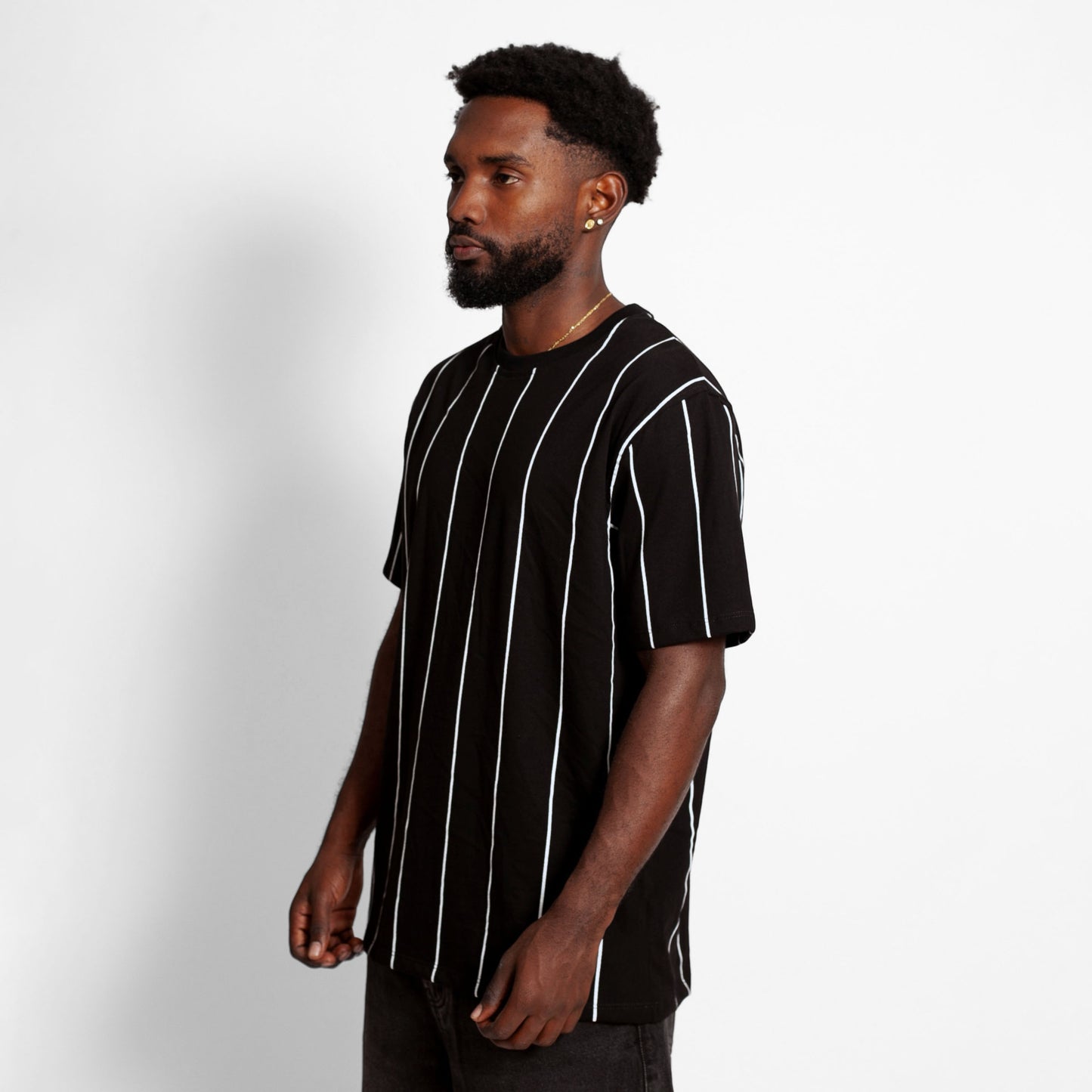 Camiseta Regular Hombre Negra Líneas Buds