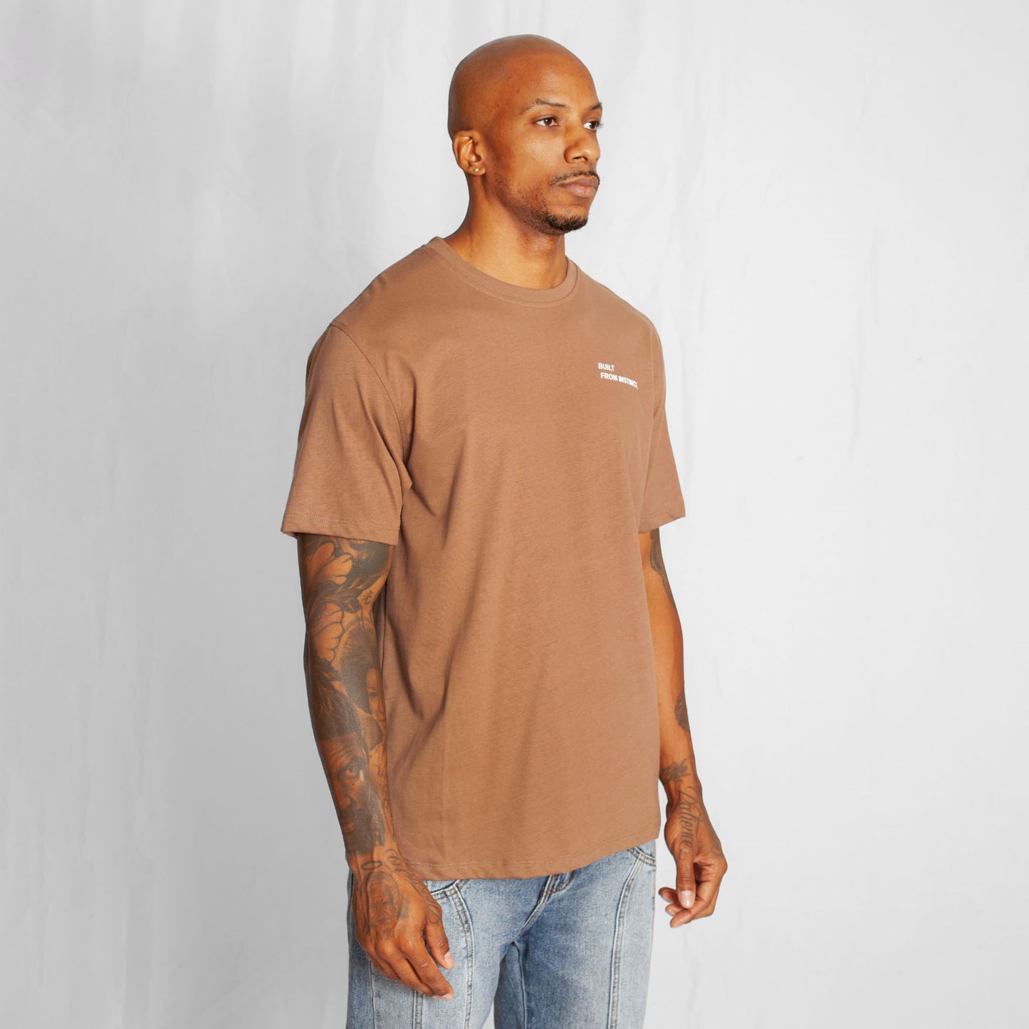 Camiseta Regular Hombre Café Buds