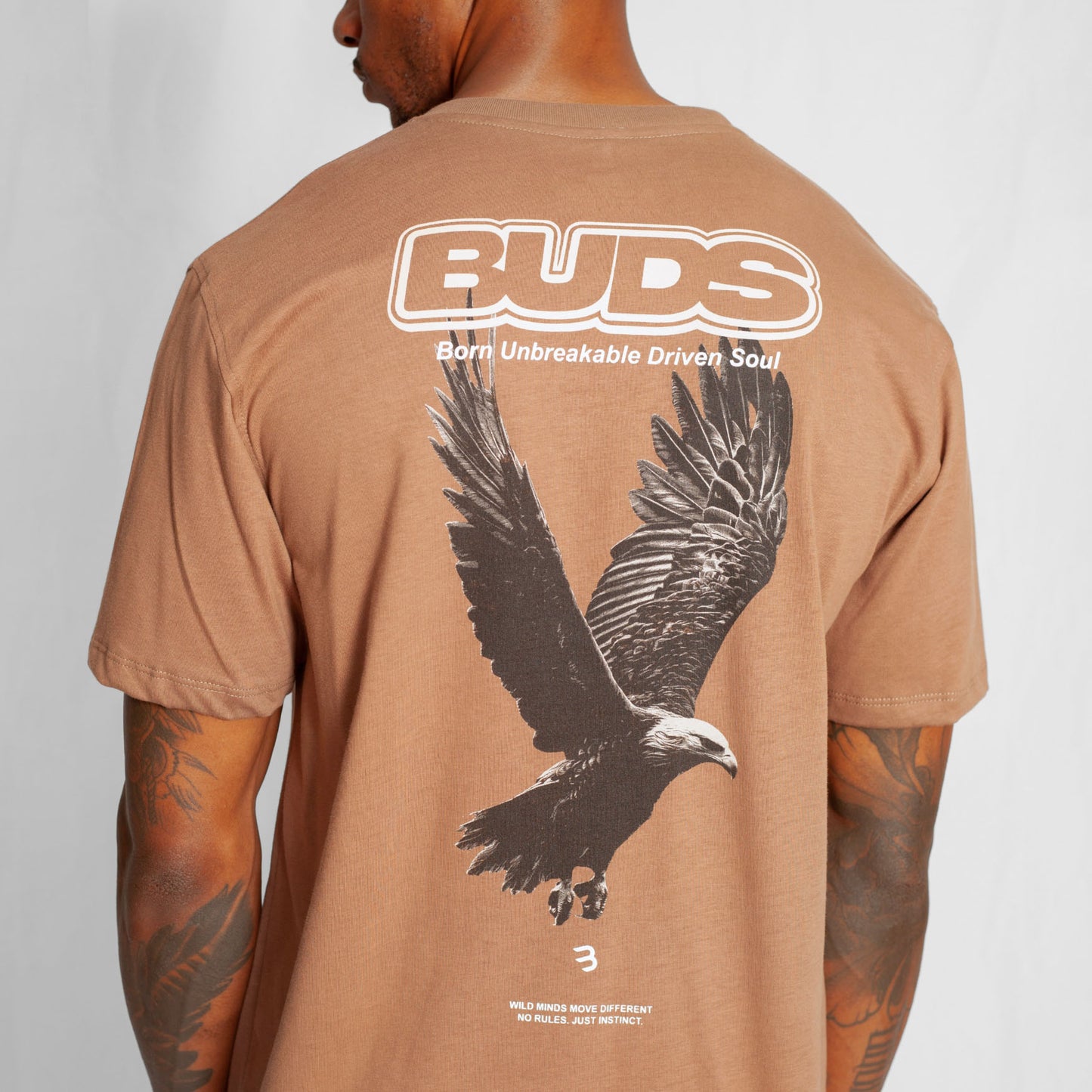 Camiseta Regular Hombre Café Buds