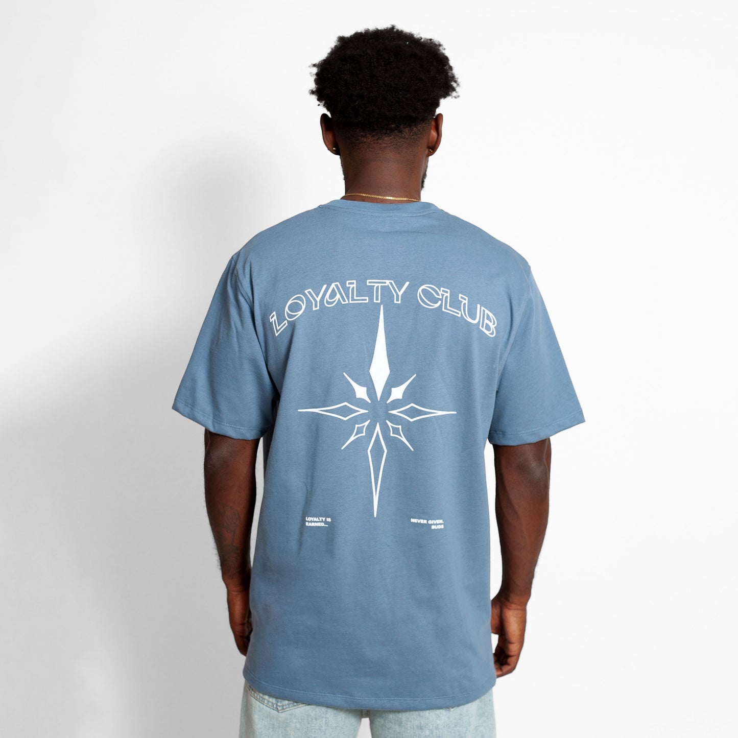 Camiseta Regular Hombre Azul Buds