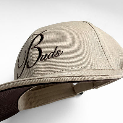 Gorra Beige con Teja Chocolate Adentro Buds