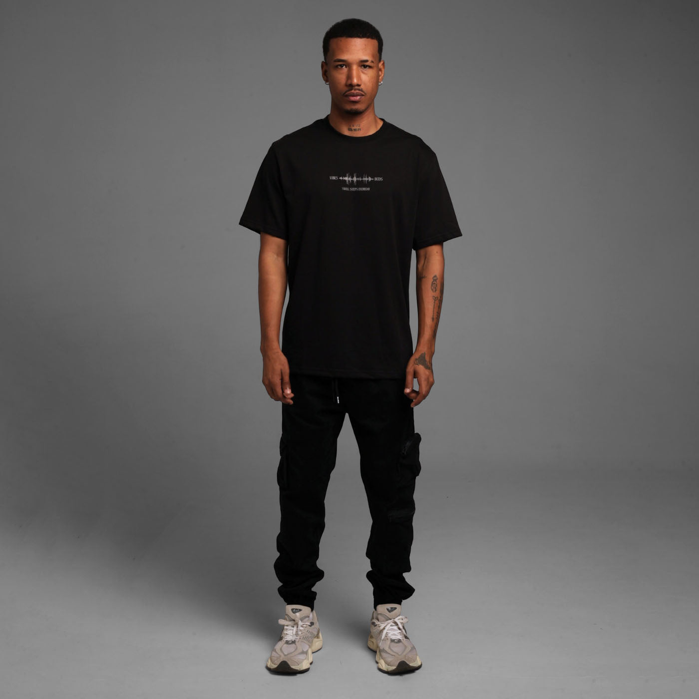 Camiseta Regular Fit Negra Buds