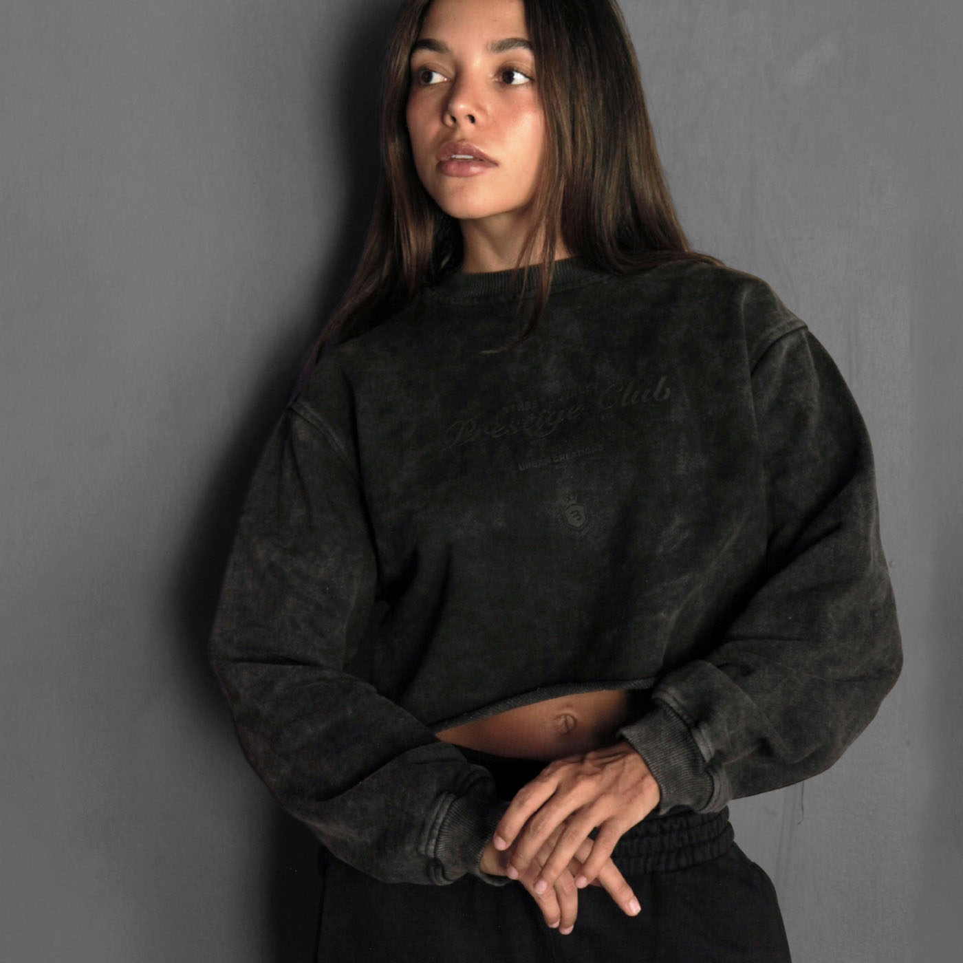 Buzo Crop Top Crewneck Negro Acid Wash Tela Alto Gramaje 400G