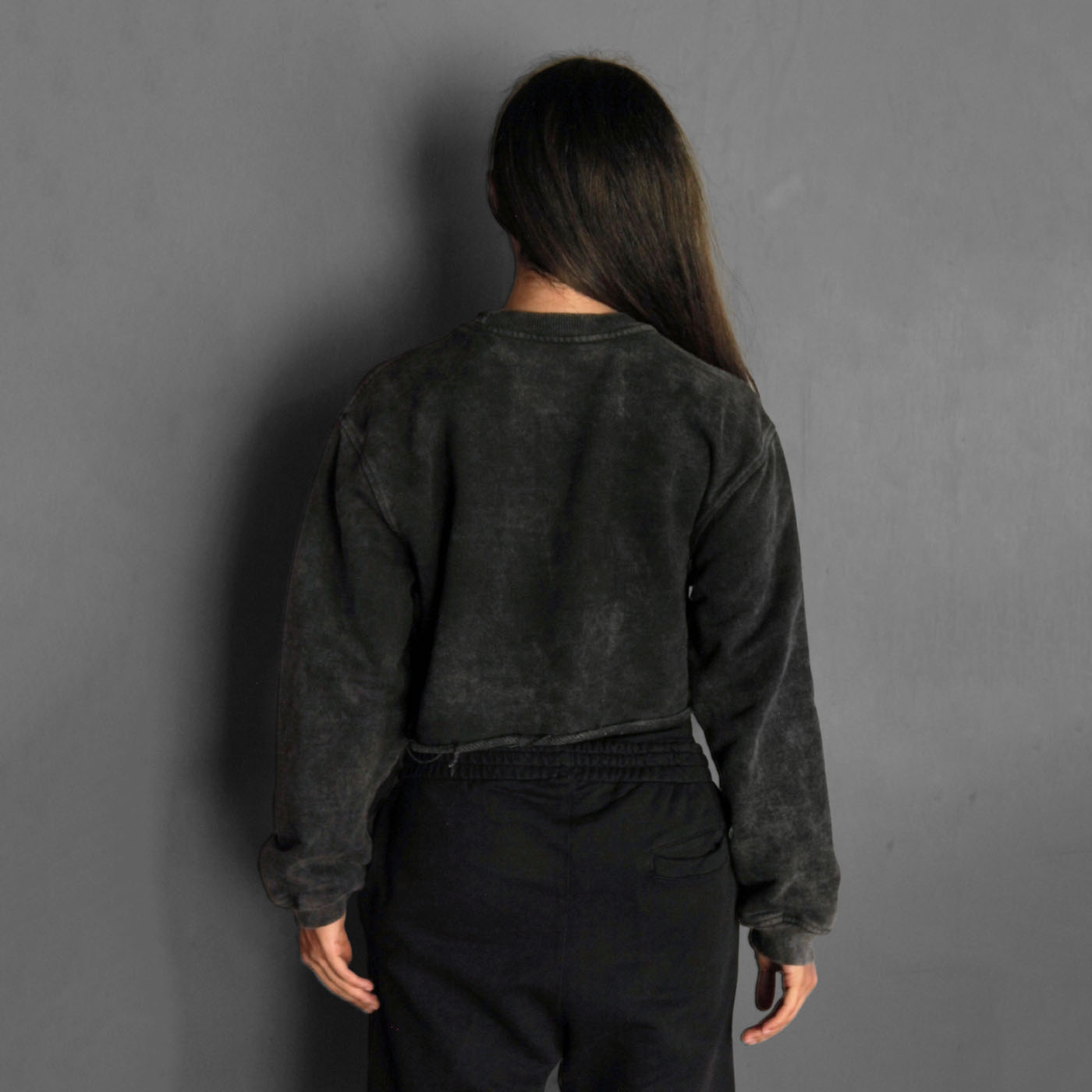 Buzo Crop Top Crewneck Negro Acid Wash Tela Alto Gramaje 400G