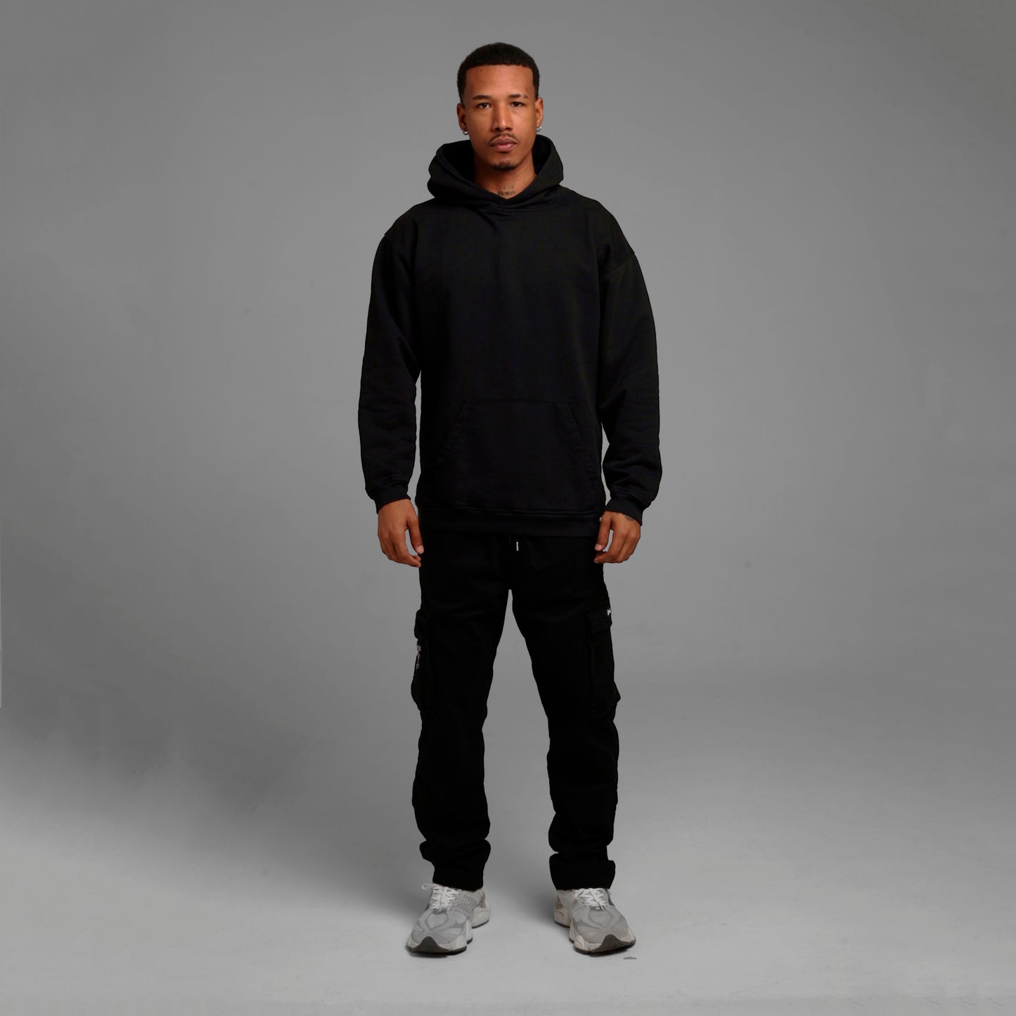 Buzo Hoodie Negro Tela Alto Gramaje 385 G