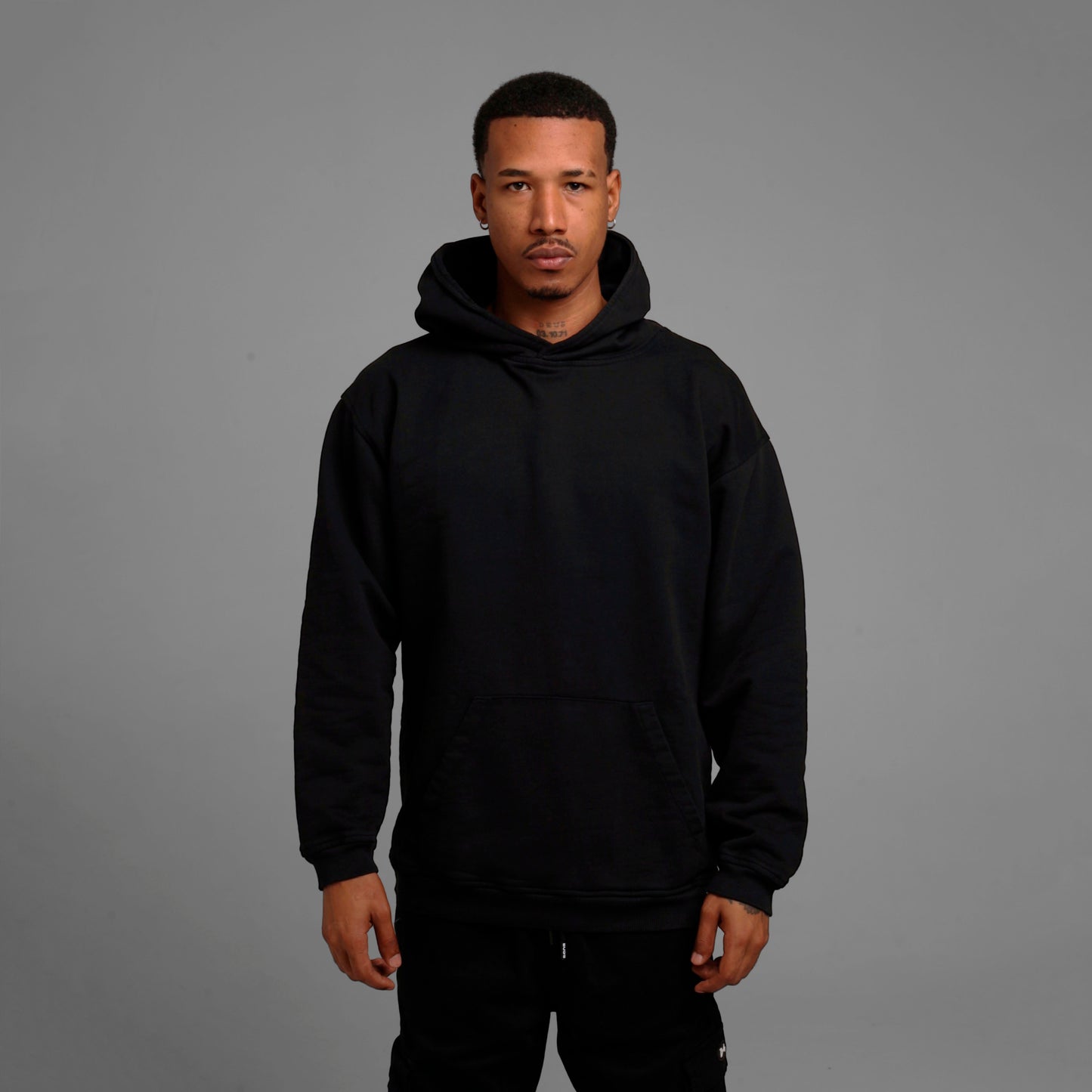 Buzo Hoodie Negro Tela Alto Gramaje 385 G