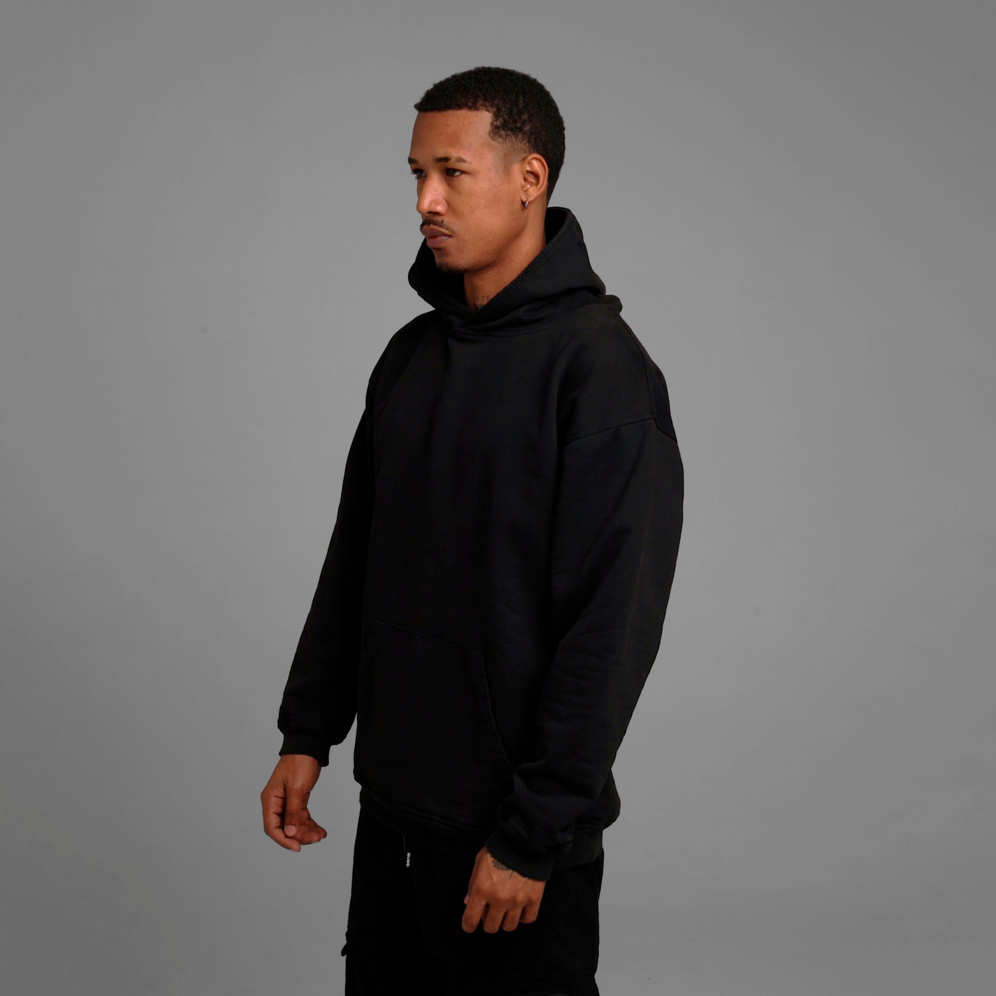 Buzo Hoodie Negro Tela Alto Gramaje 385 G