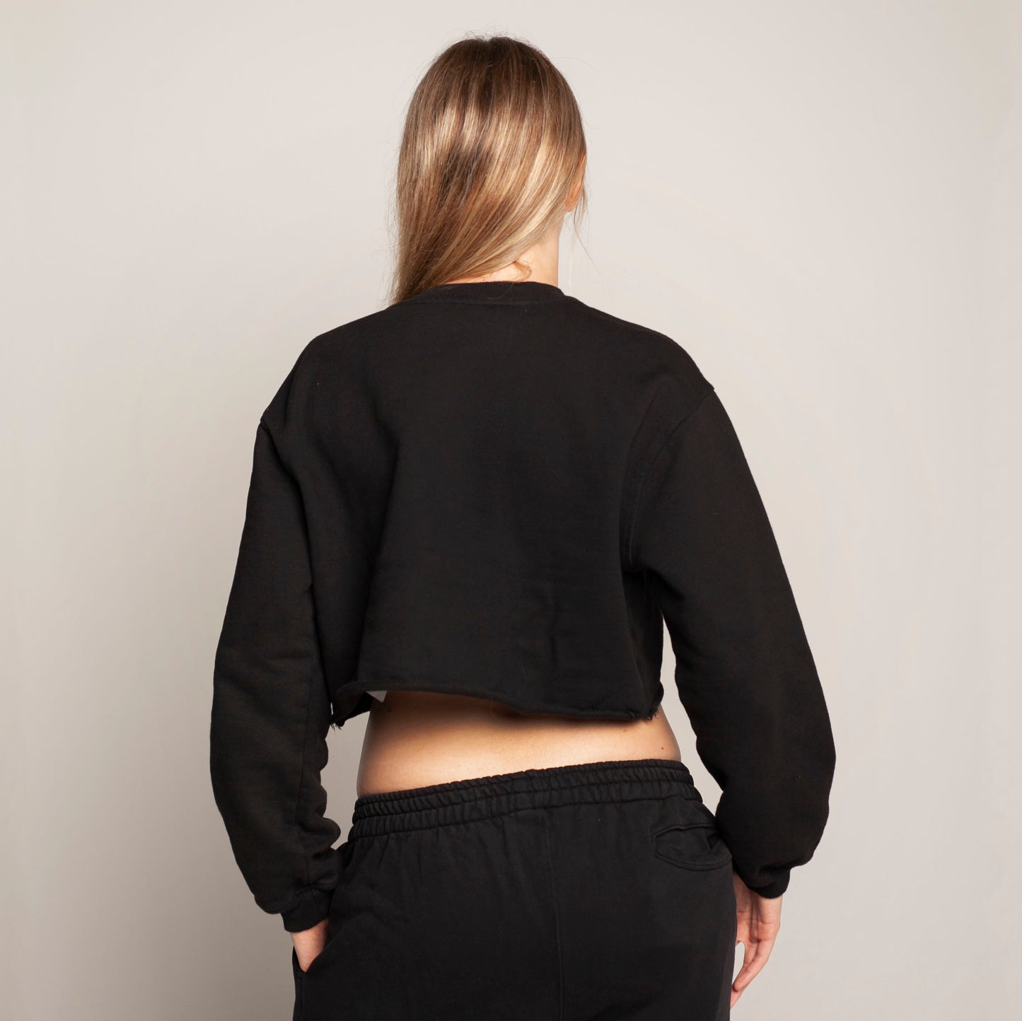 Buzo Crop Top Crewneck Negro Tela Alto Gramaje 400G