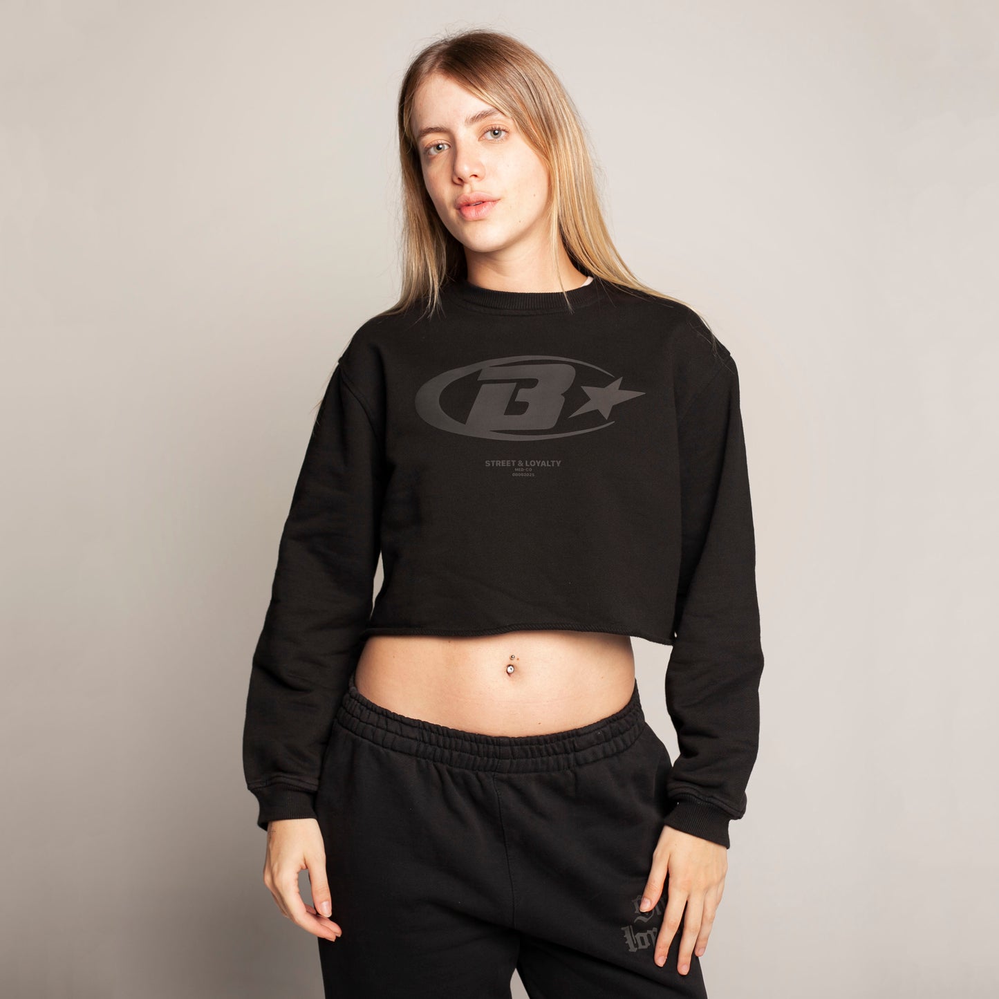 Buzo Crop Top Crewneck Negro Tela Alto Gramaje 400G