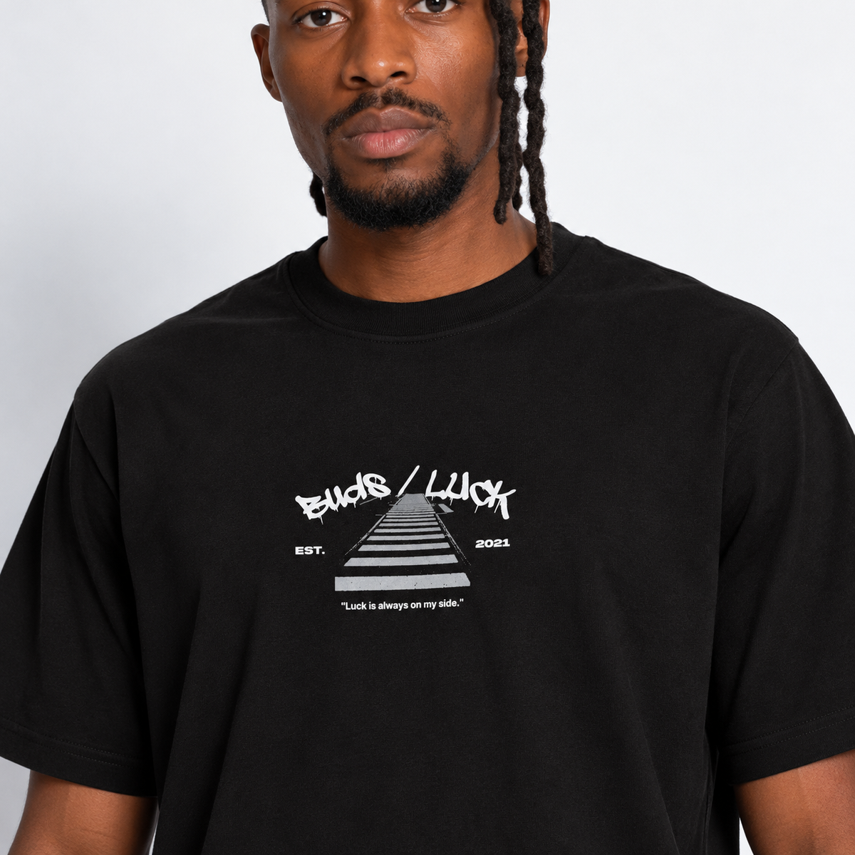 Camiseta Regular Fit Hombre Negra Buds