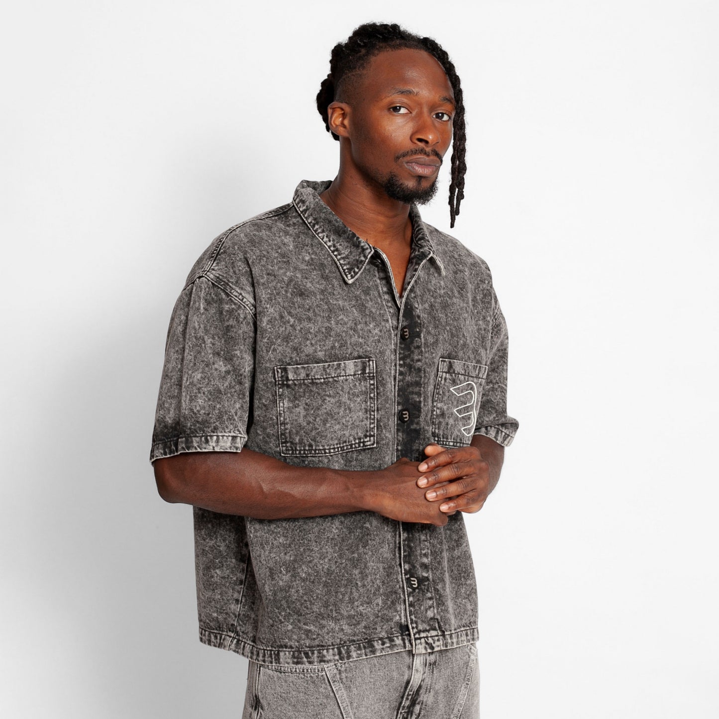 Camisa Denim Boy Fit Hombre Gris Claro Buds