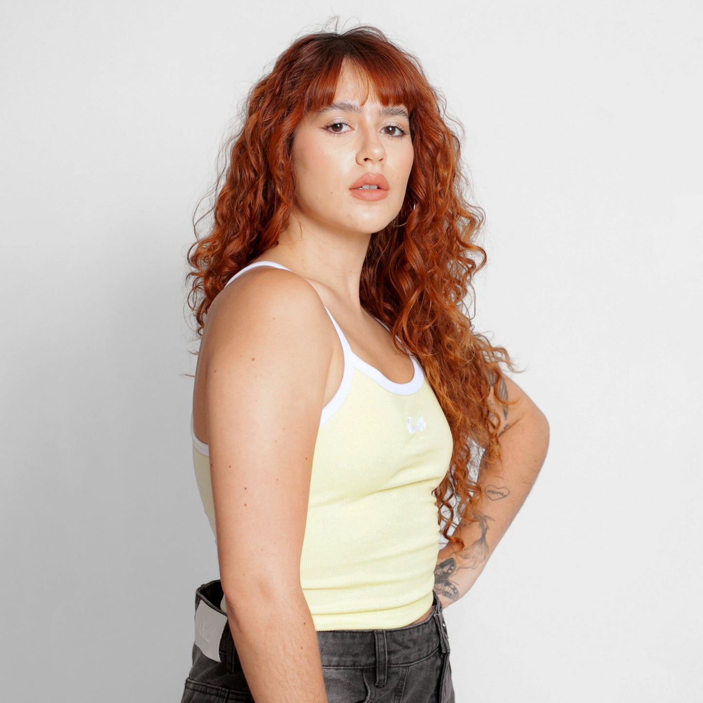 Camisa Rib Mujer Tiras Blanca y Amarilla Buds